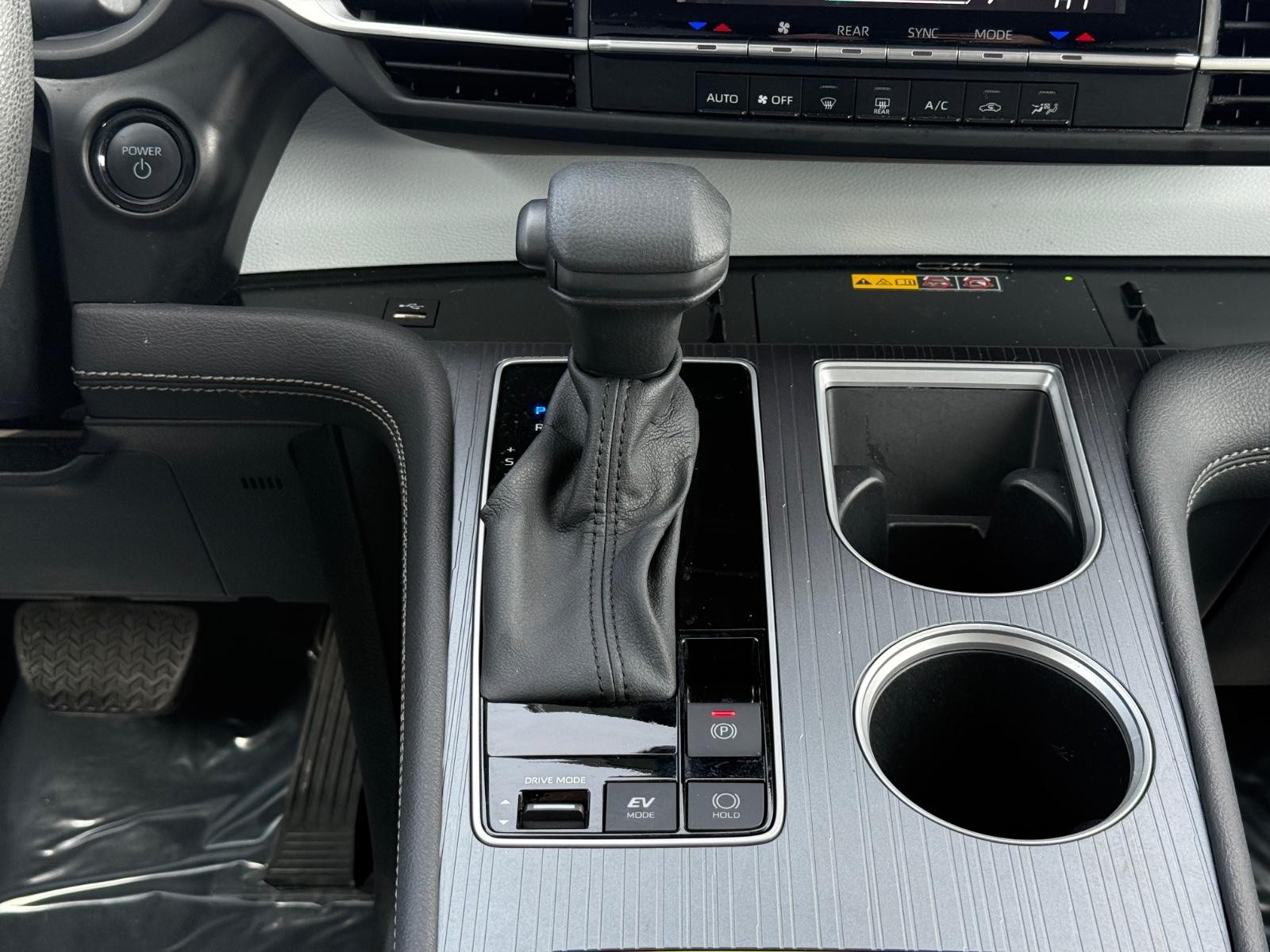 Toyota Sienna Vehicle Image 14