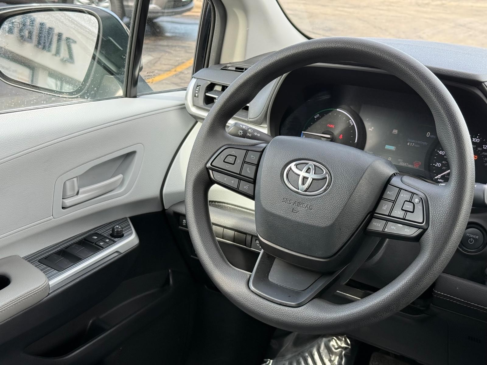 Toyota Sienna Vehicle Image 15