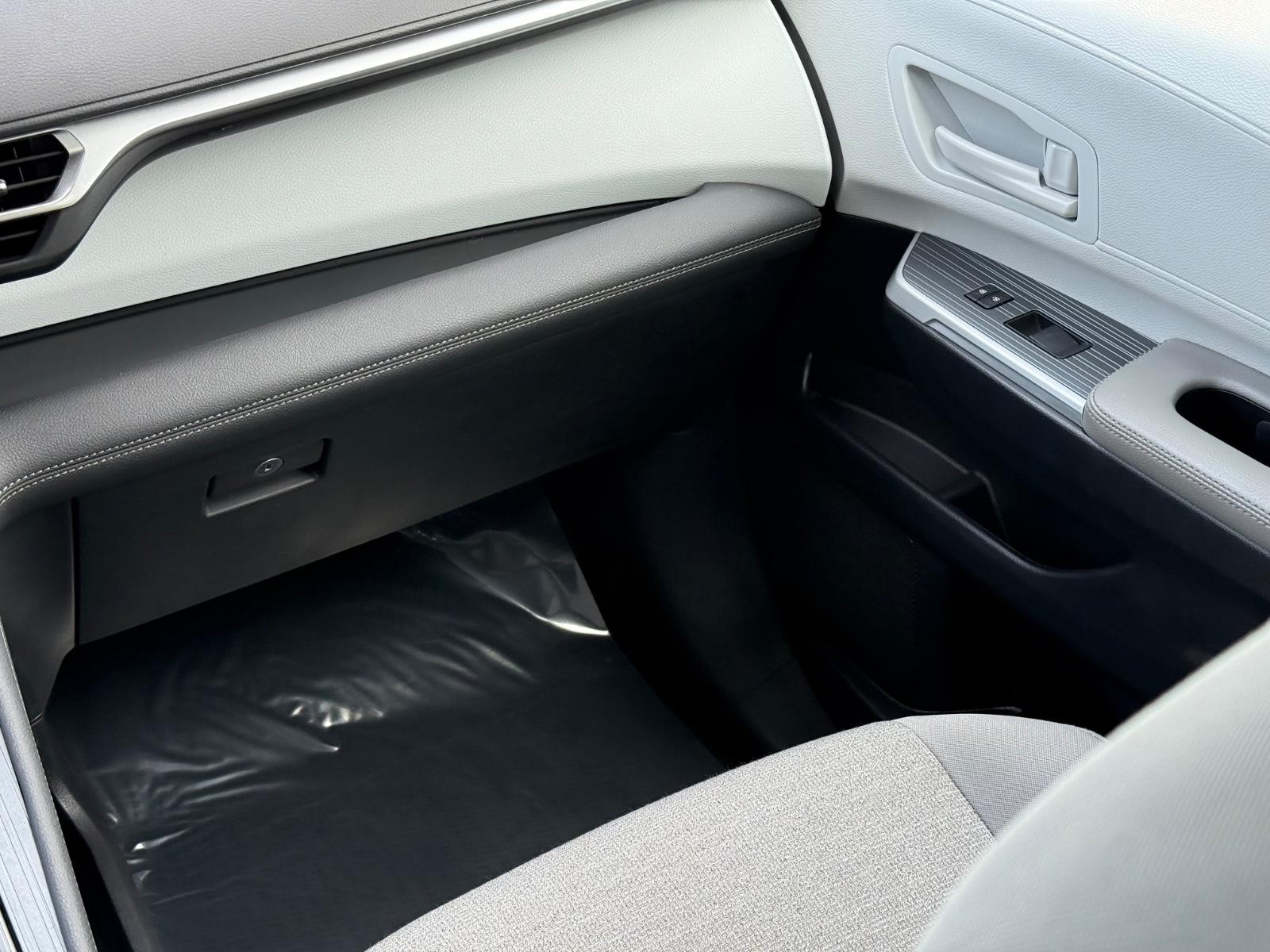 Toyota Sienna Vehicle Image 16