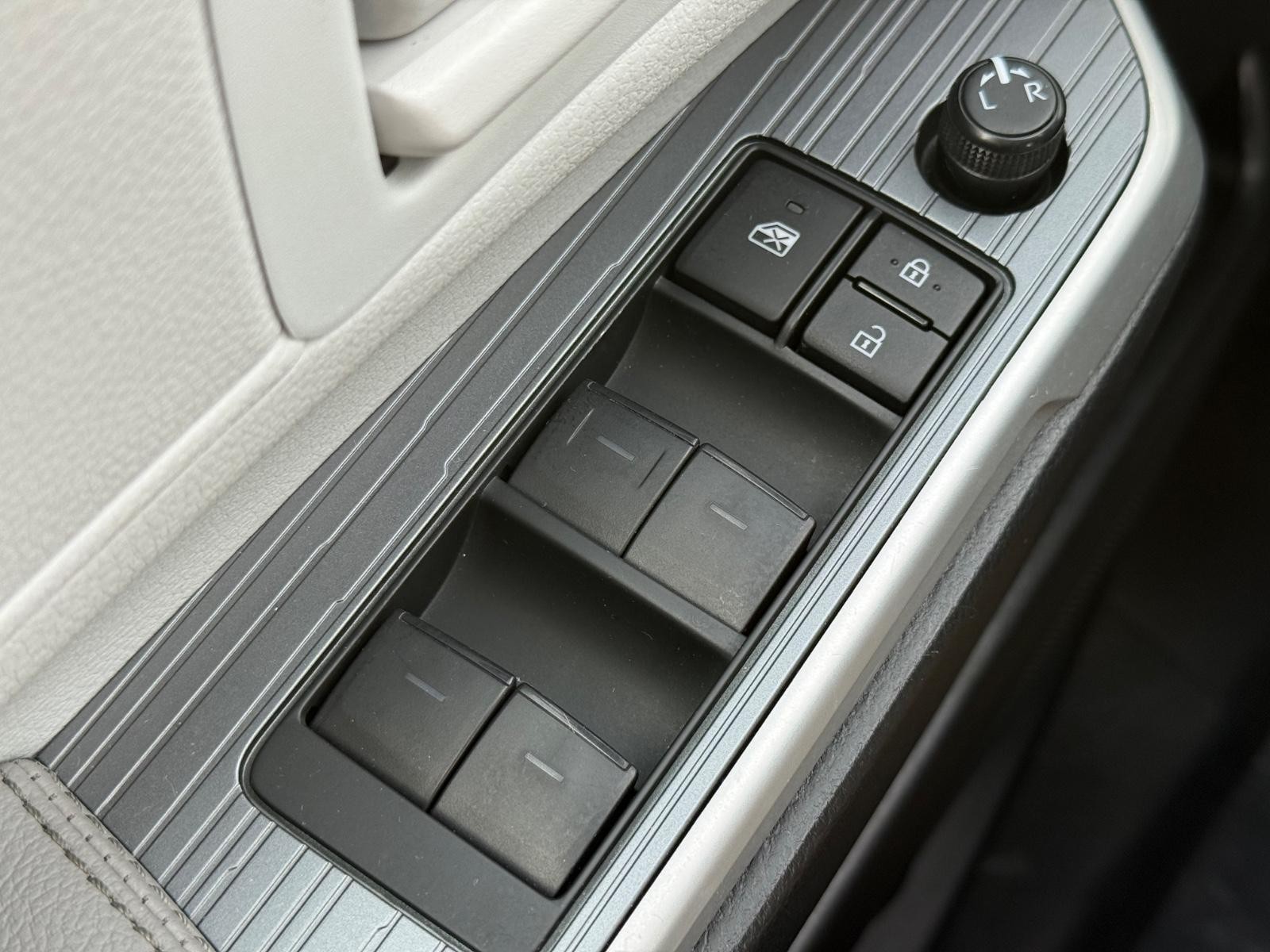 Toyota Sienna Vehicle Image 21