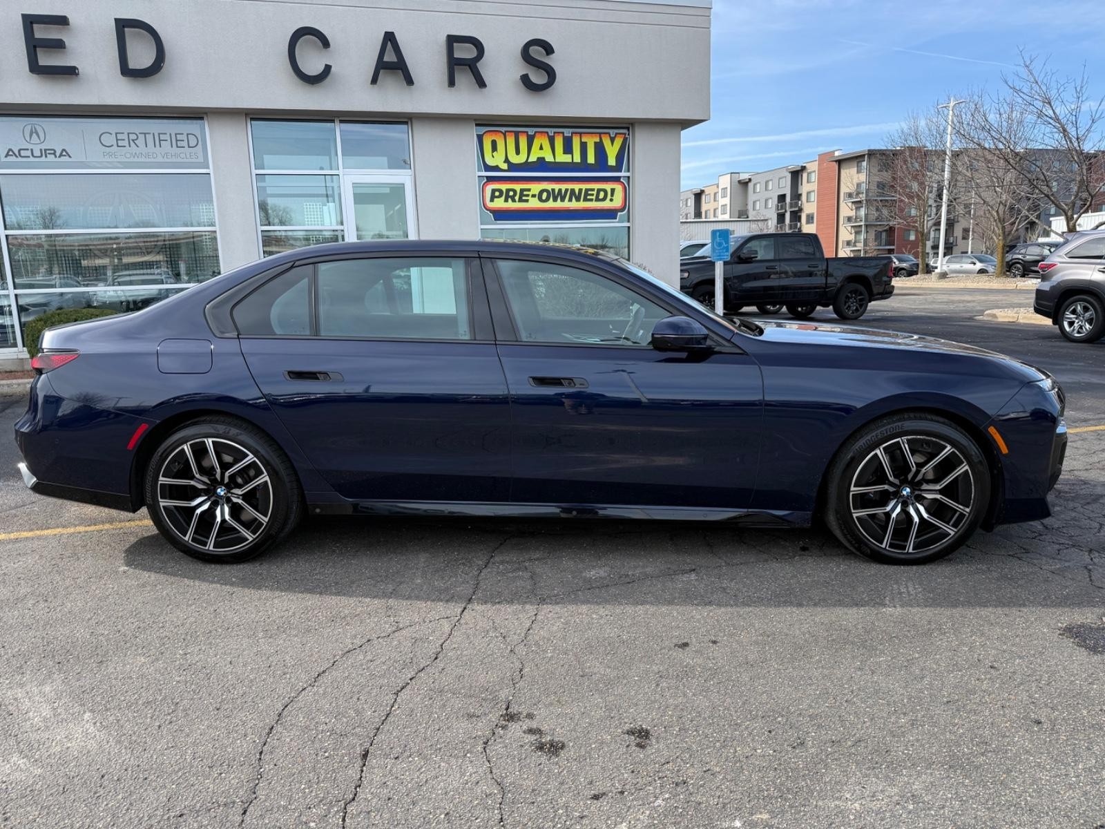 BMW 7 Series Vehicle Image 02