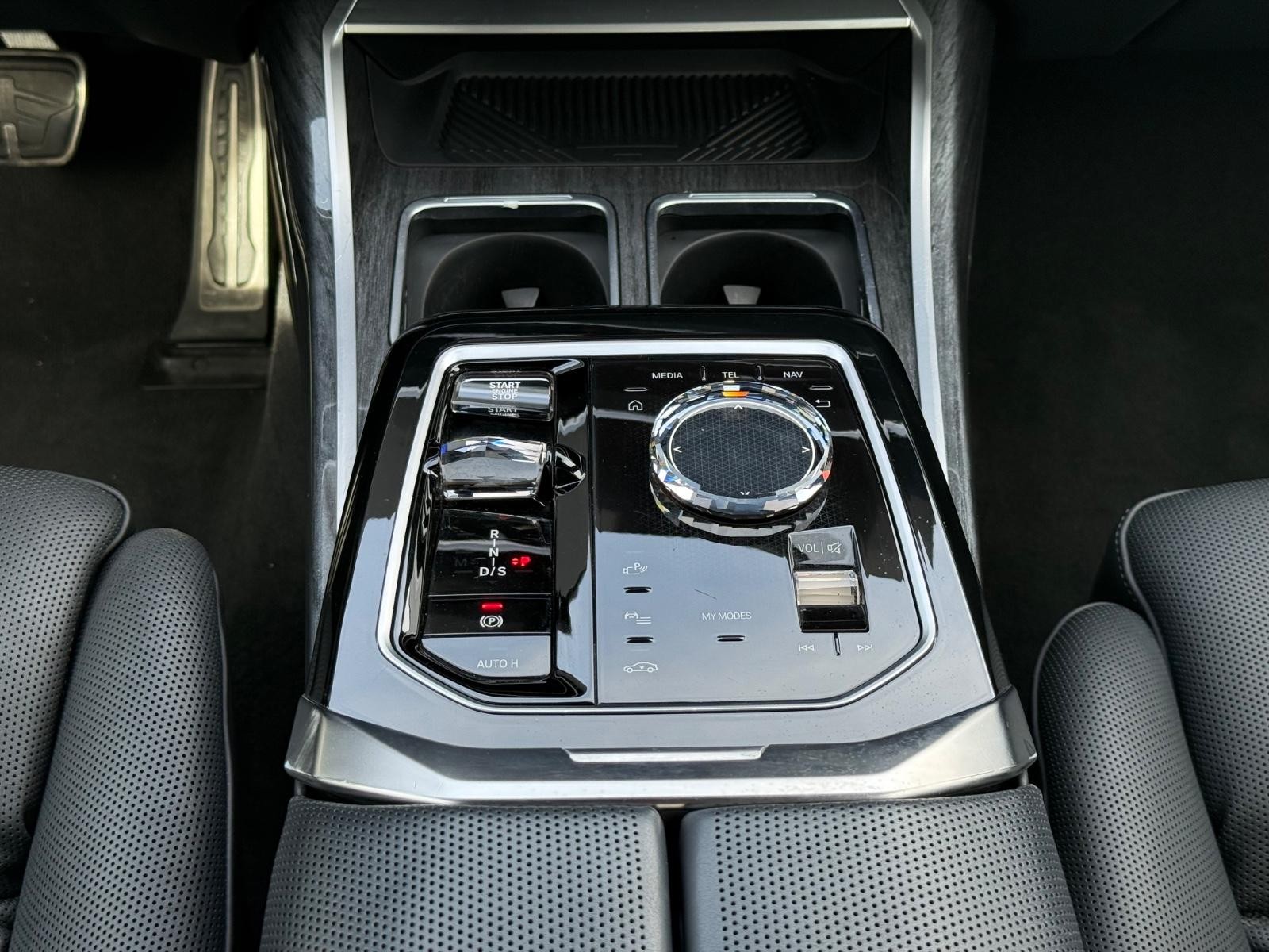 BMW 7 Series Vehicle Image 14