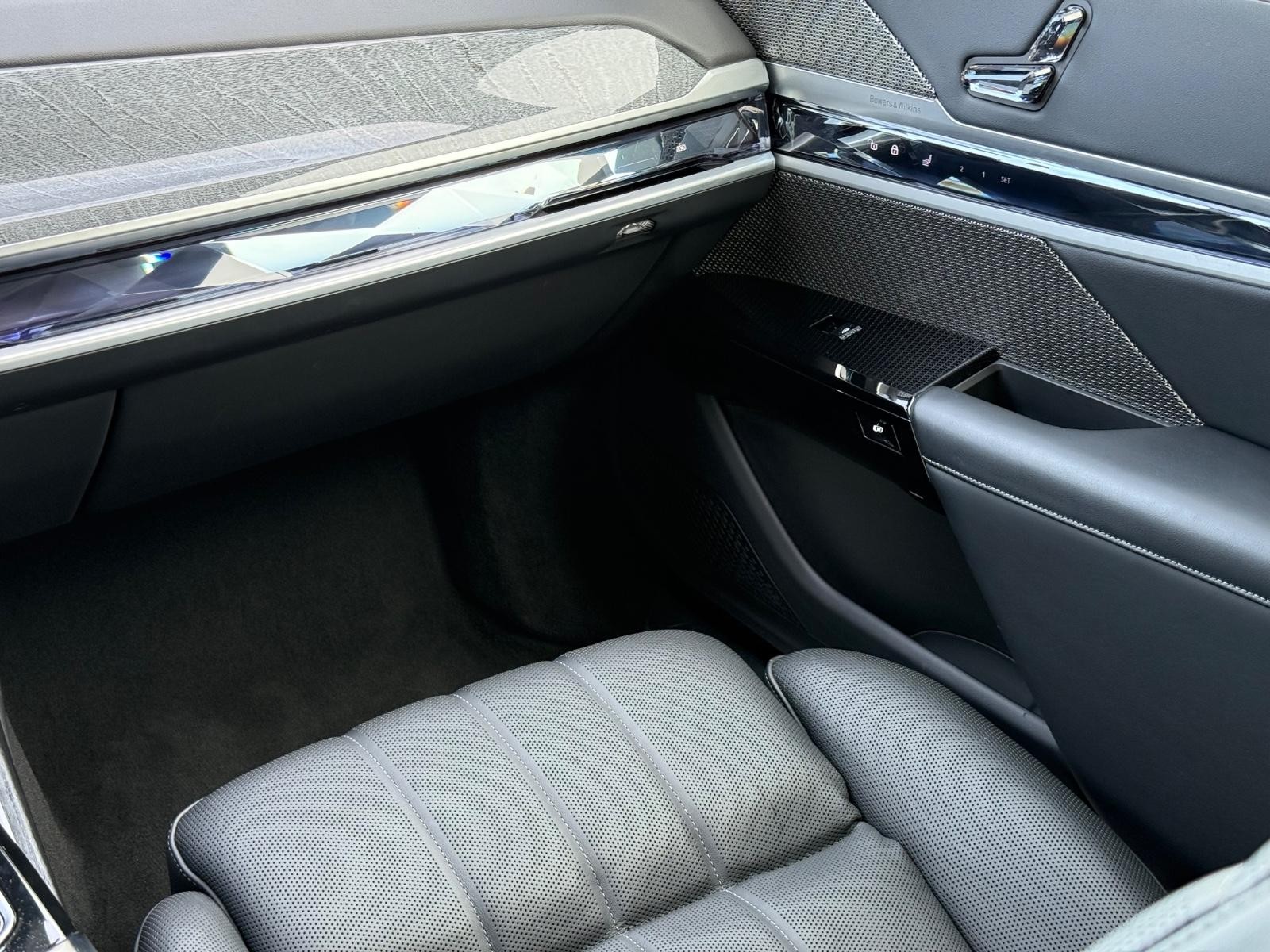 BMW 7 Series Vehicle Image 16