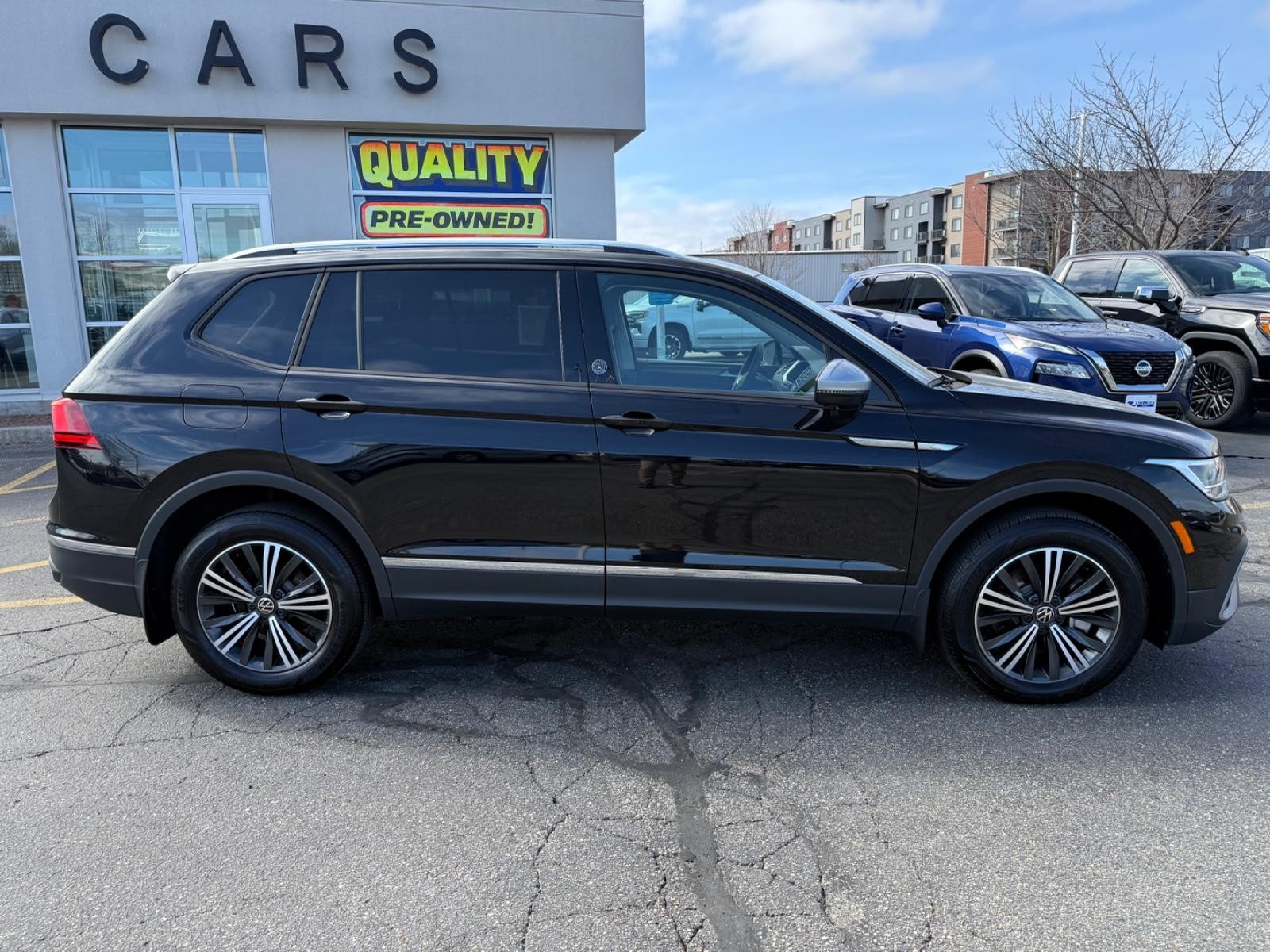 Volkswagen Tiguan Vehicle Image 02