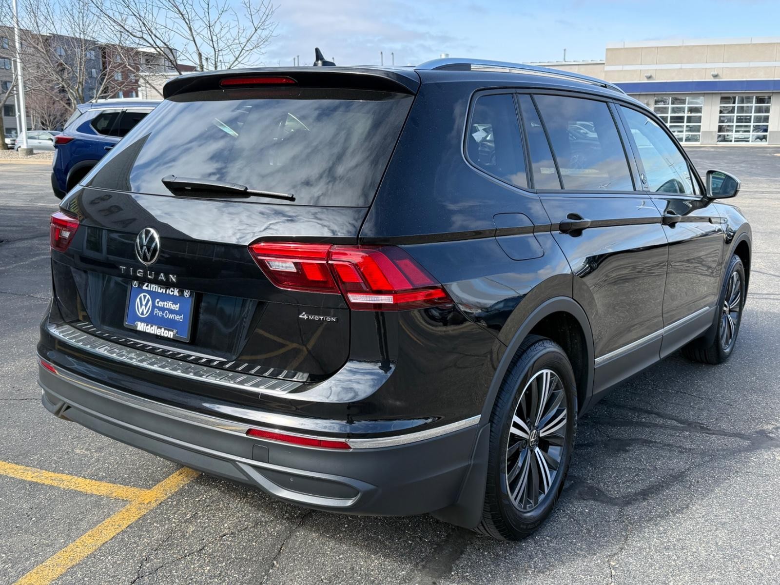 Volkswagen Tiguan Vehicle Image 03