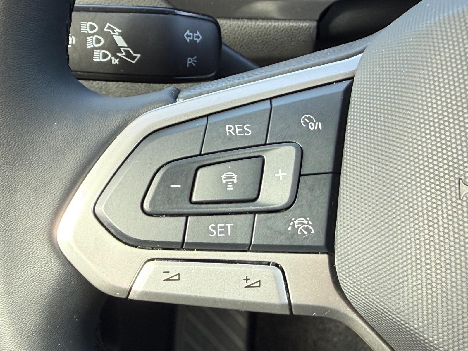 Volkswagen Tiguan Vehicle Image 16