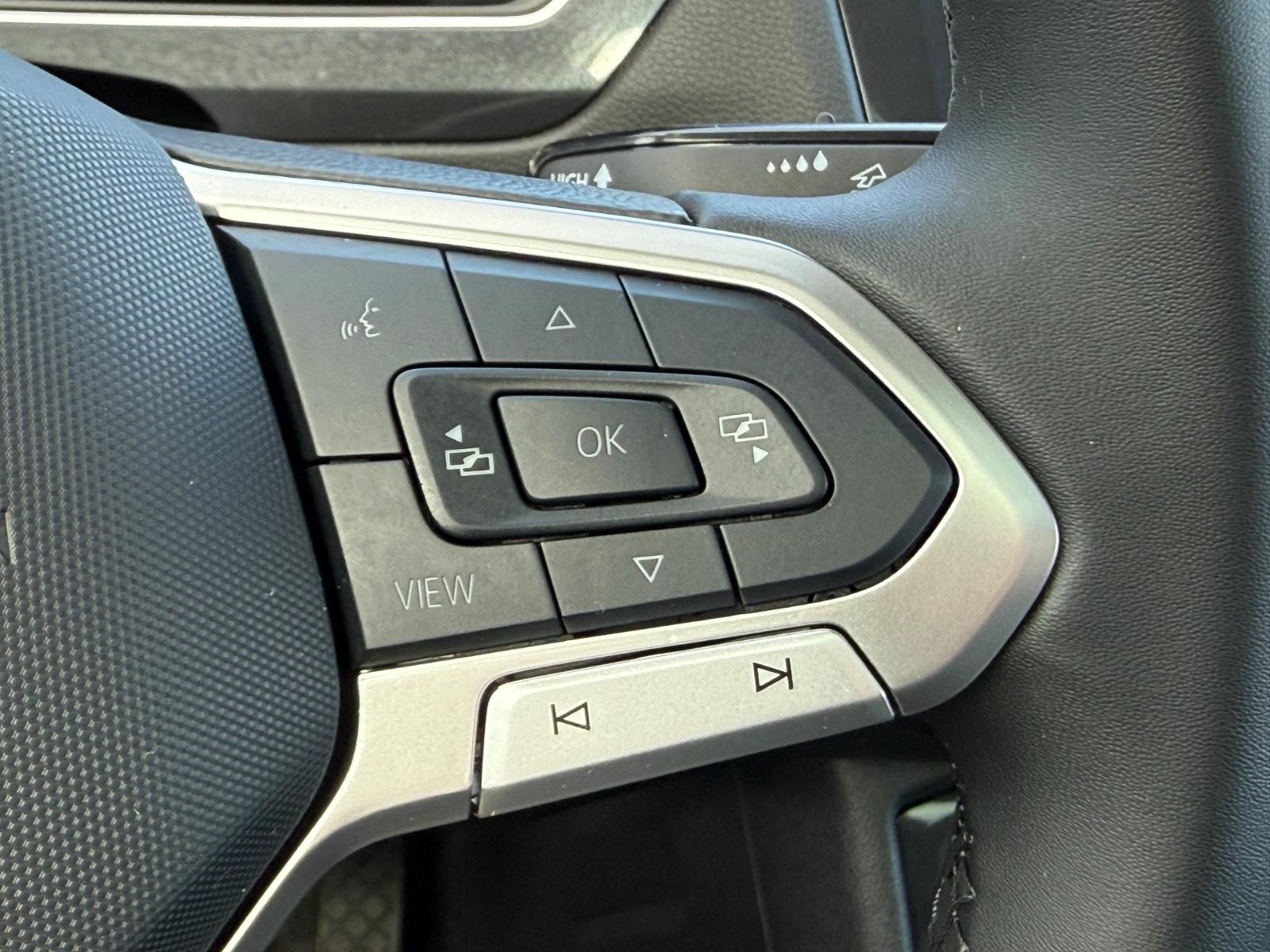 Volkswagen Tiguan Vehicle Image 17