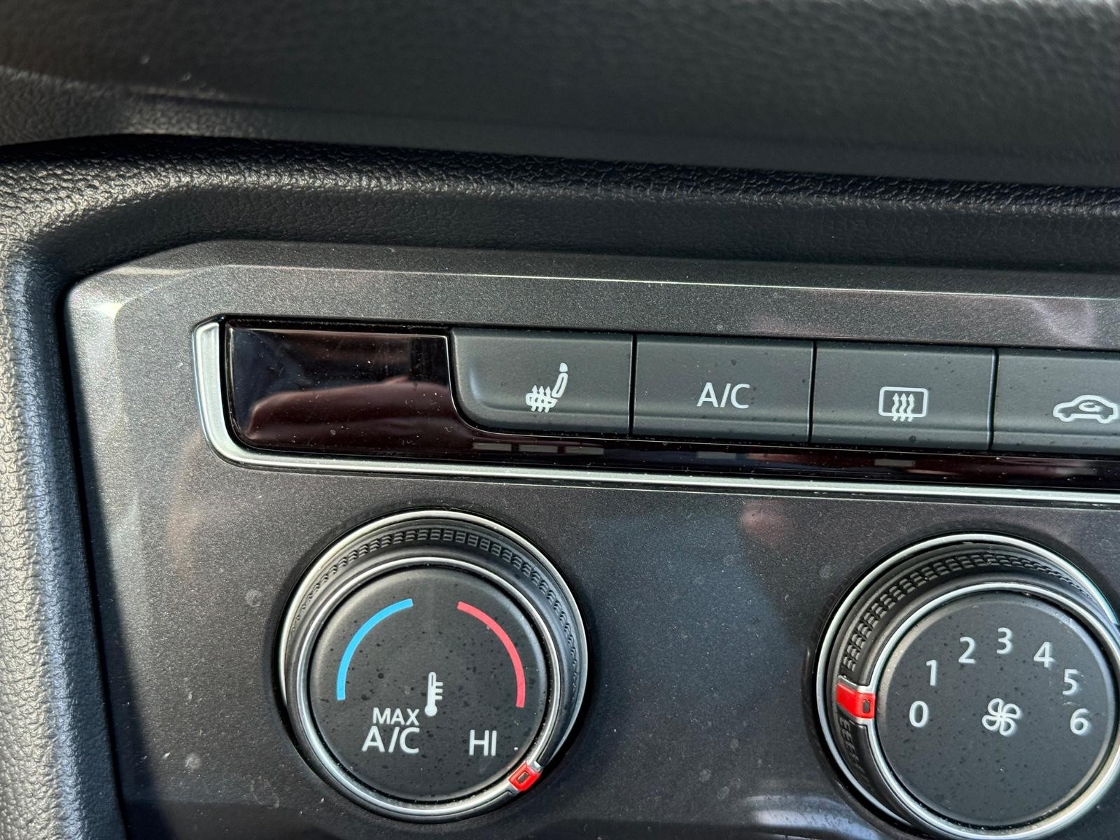 Volkswagen Tiguan Vehicle Image 20