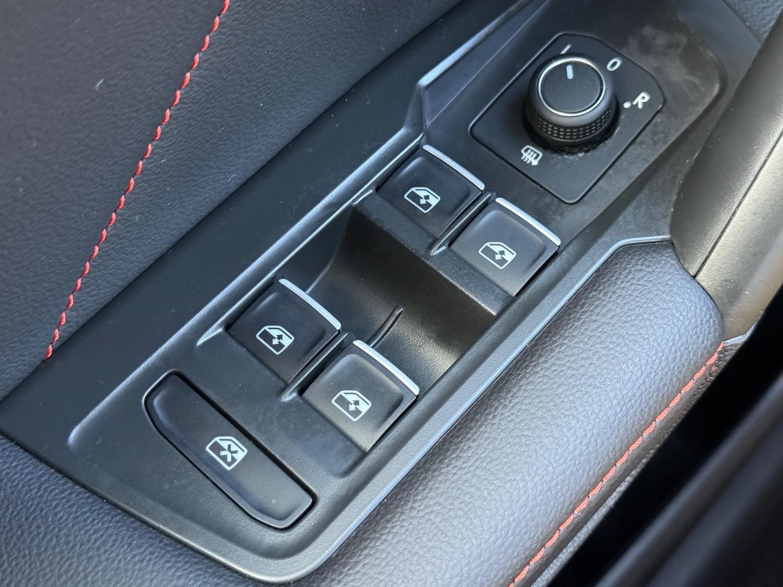 Volkswagen Tiguan Vehicle Image 21