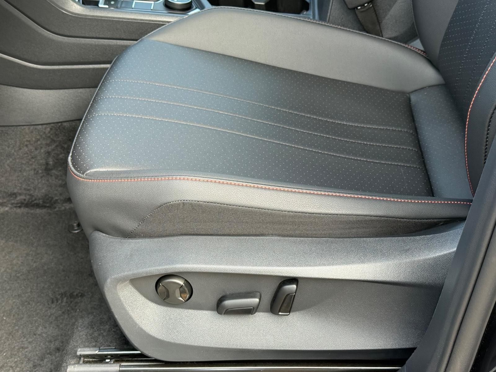 Volkswagen Tiguan Vehicle Image 22