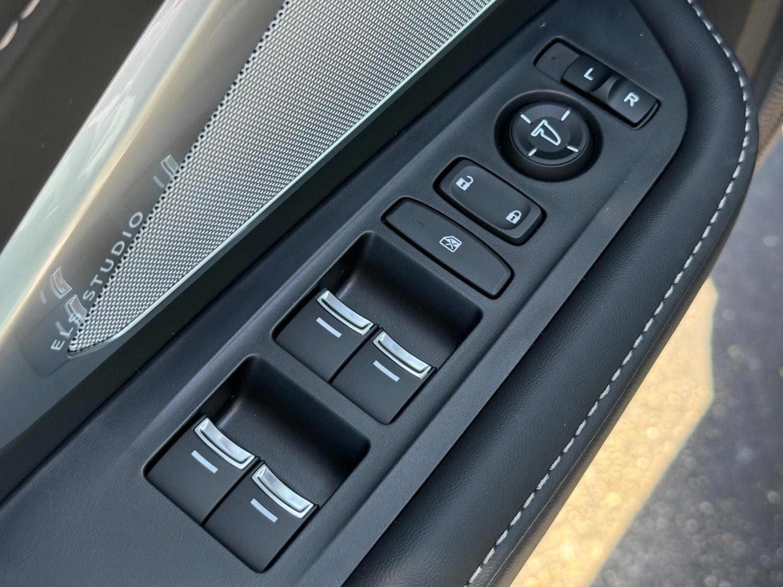 Acura RDX Vehicle Image 16