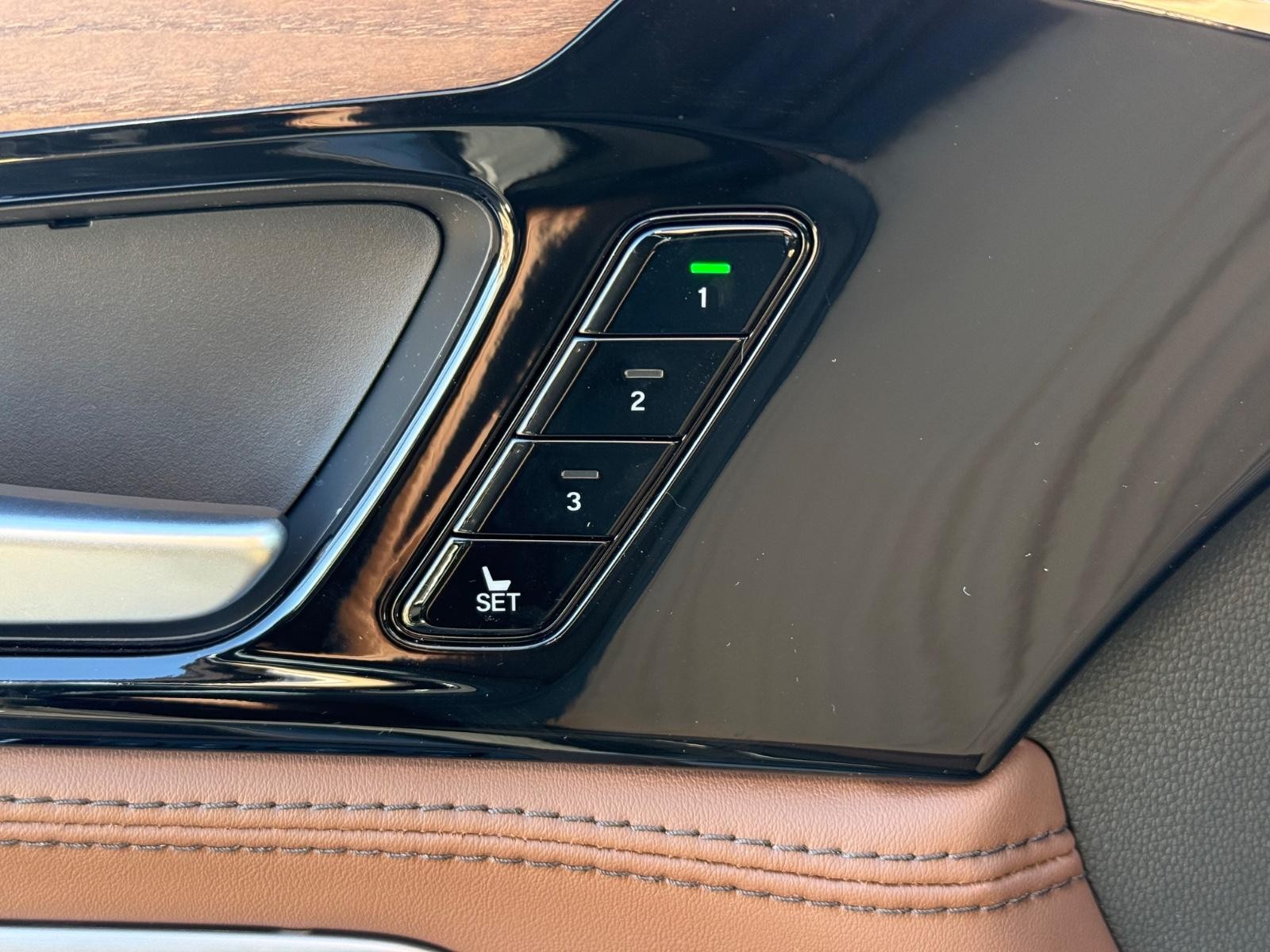 Acura MDX Vehicle Image 12