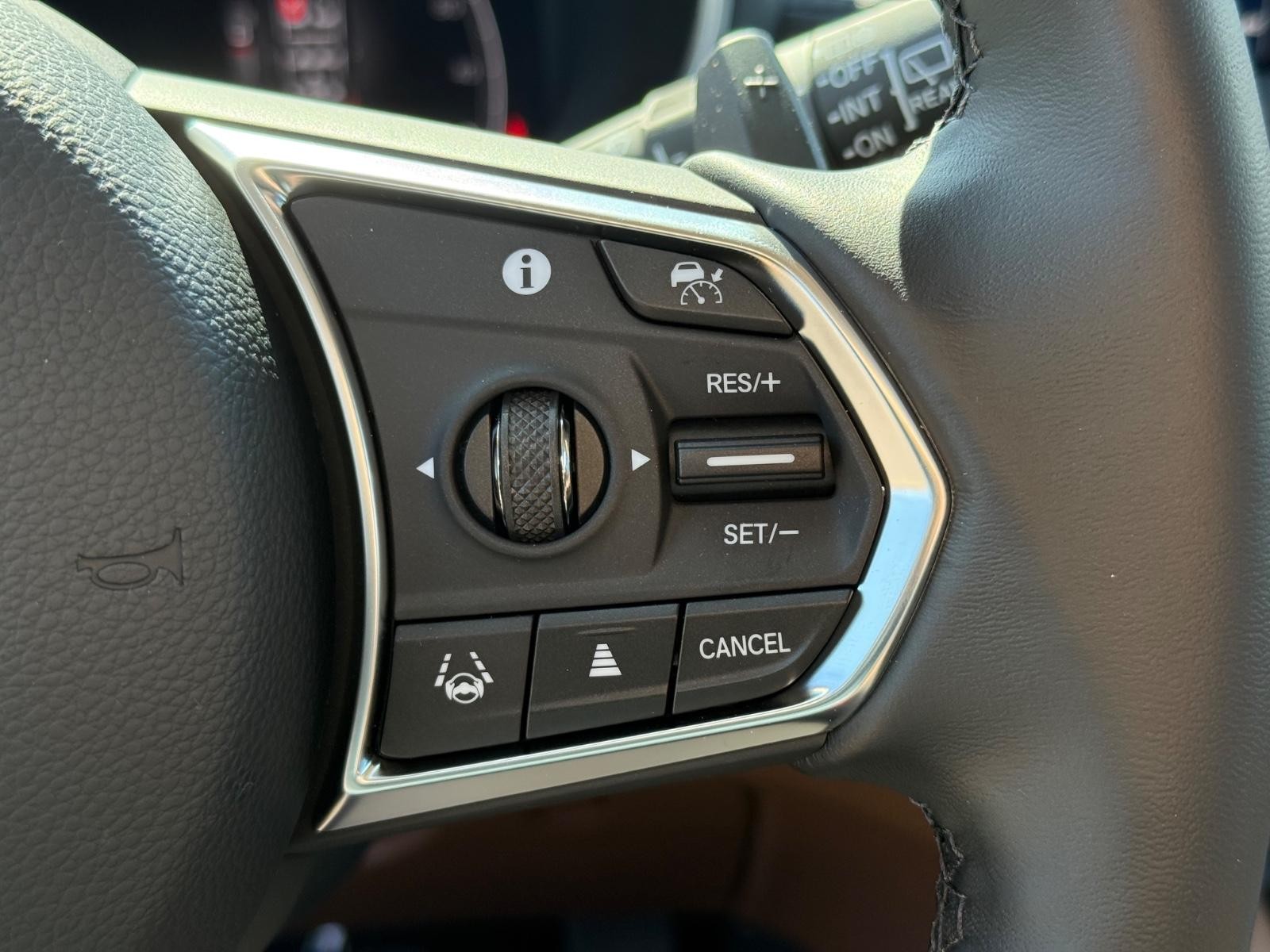 Acura MDX Vehicle Image 14