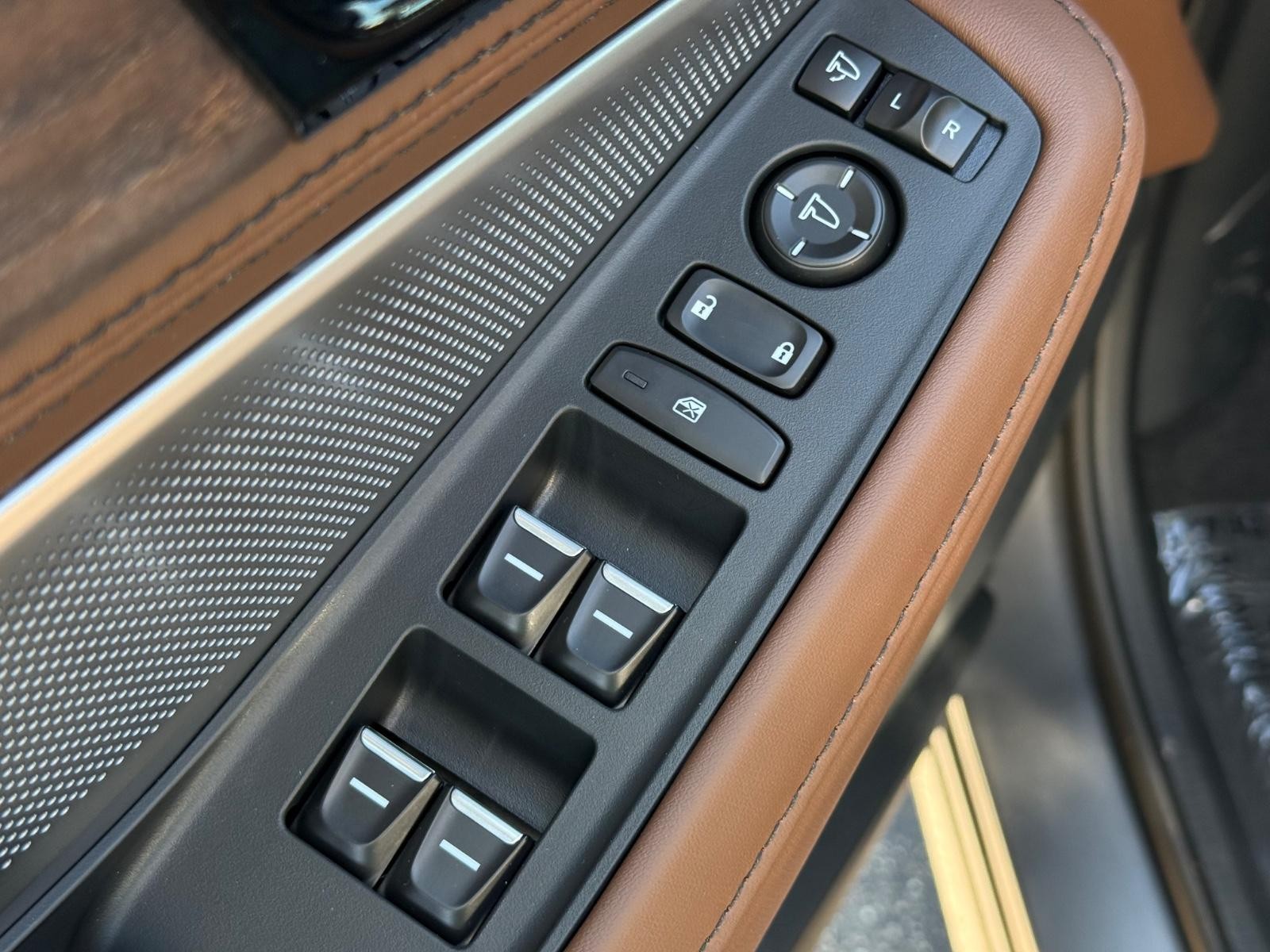 Acura MDX Vehicle Image 17