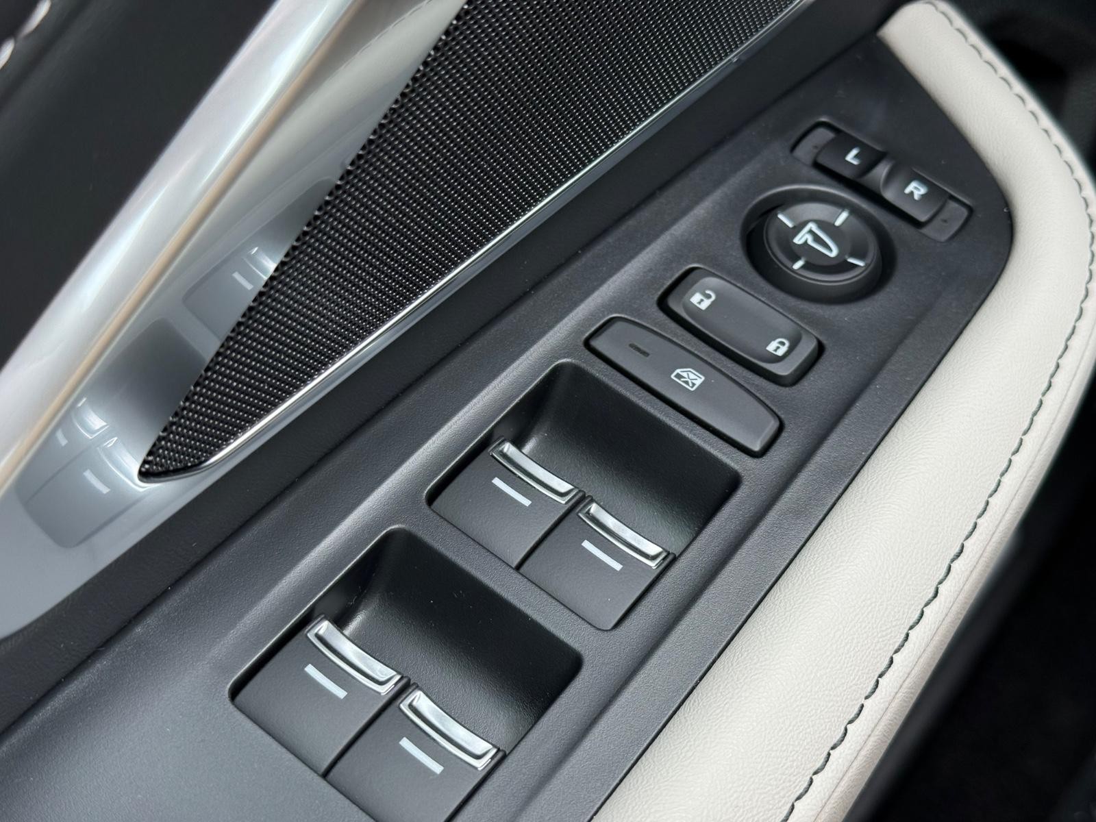 Acura RDX Vehicle Image 17