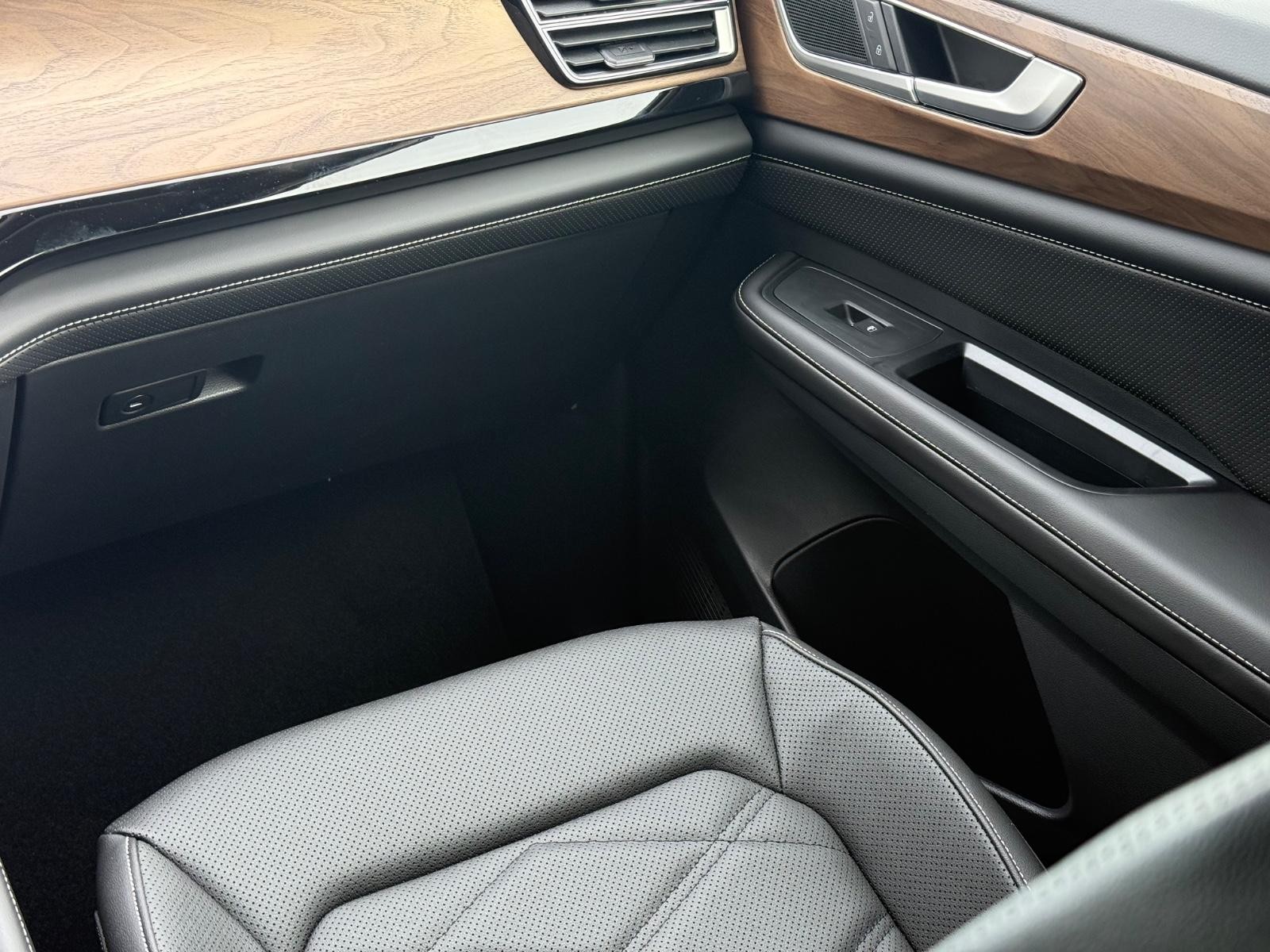 Volkswagen Atlas Vehicle Image 12