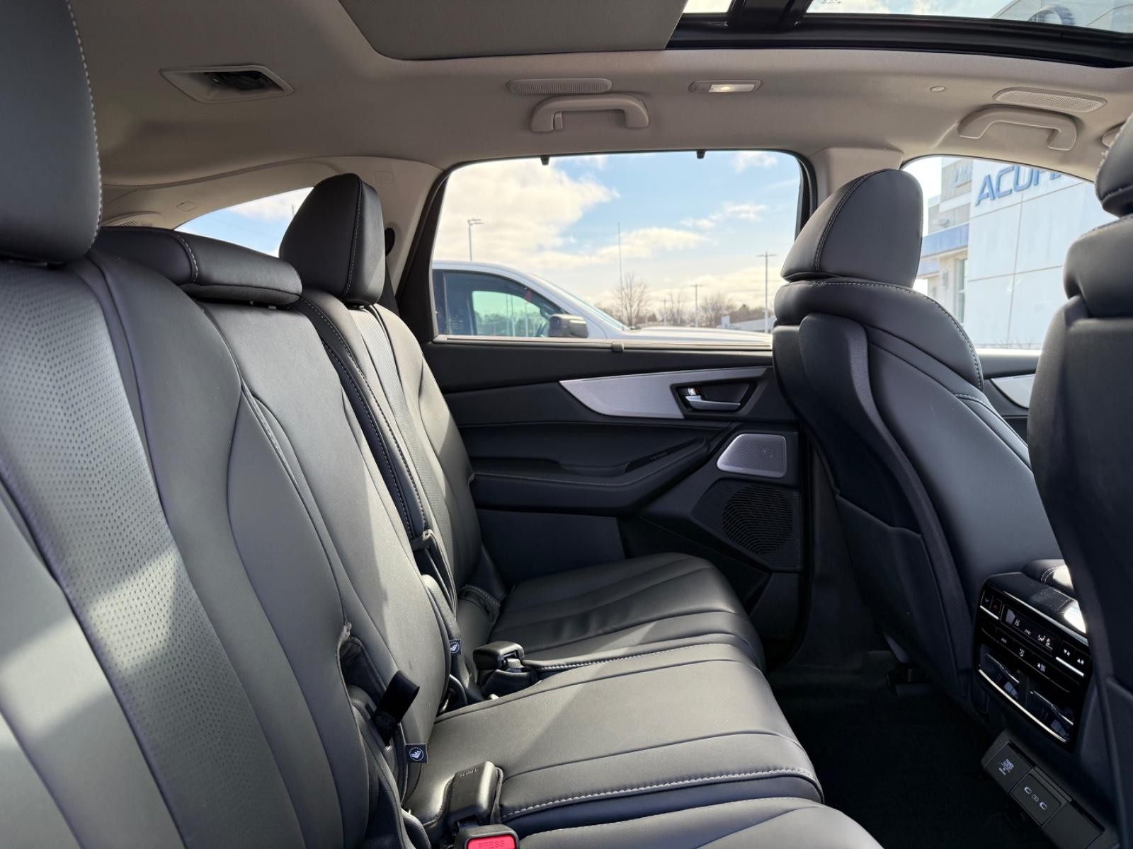 Acura MDX Vehicle Image 10