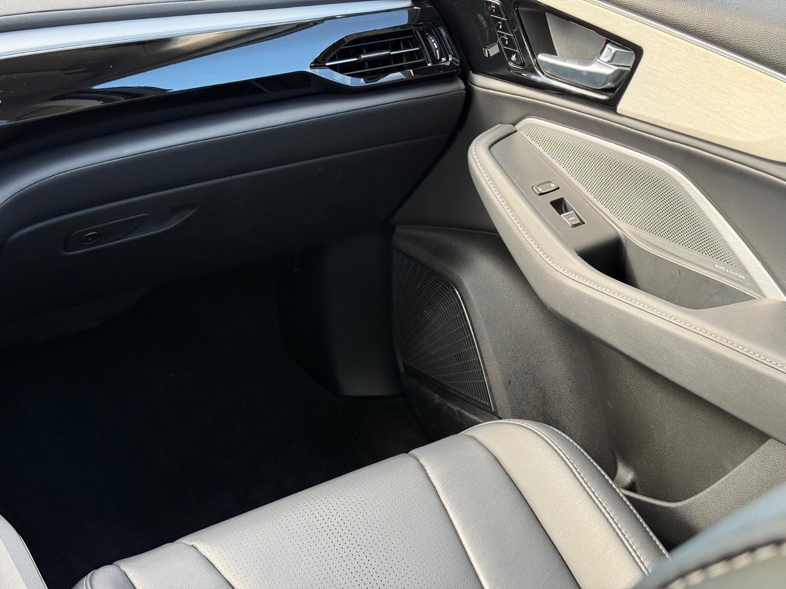 Acura MDX Vehicle Image 15