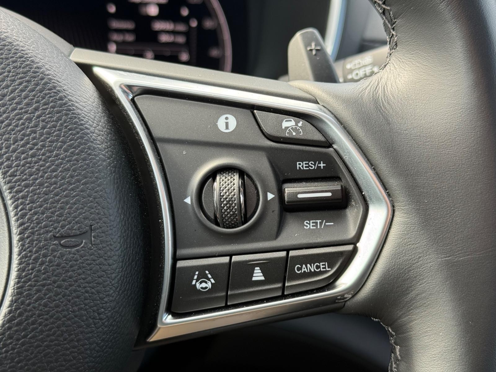 Acura MDX Vehicle Image 18