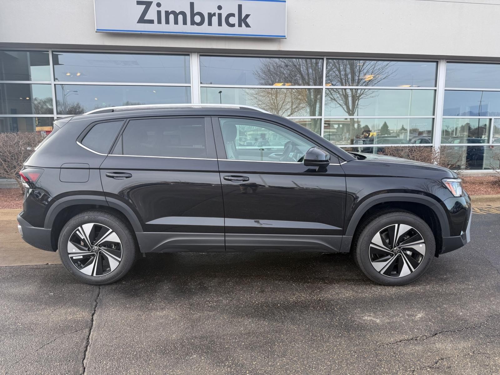 Volkswagen Taos Vehicle Image 02