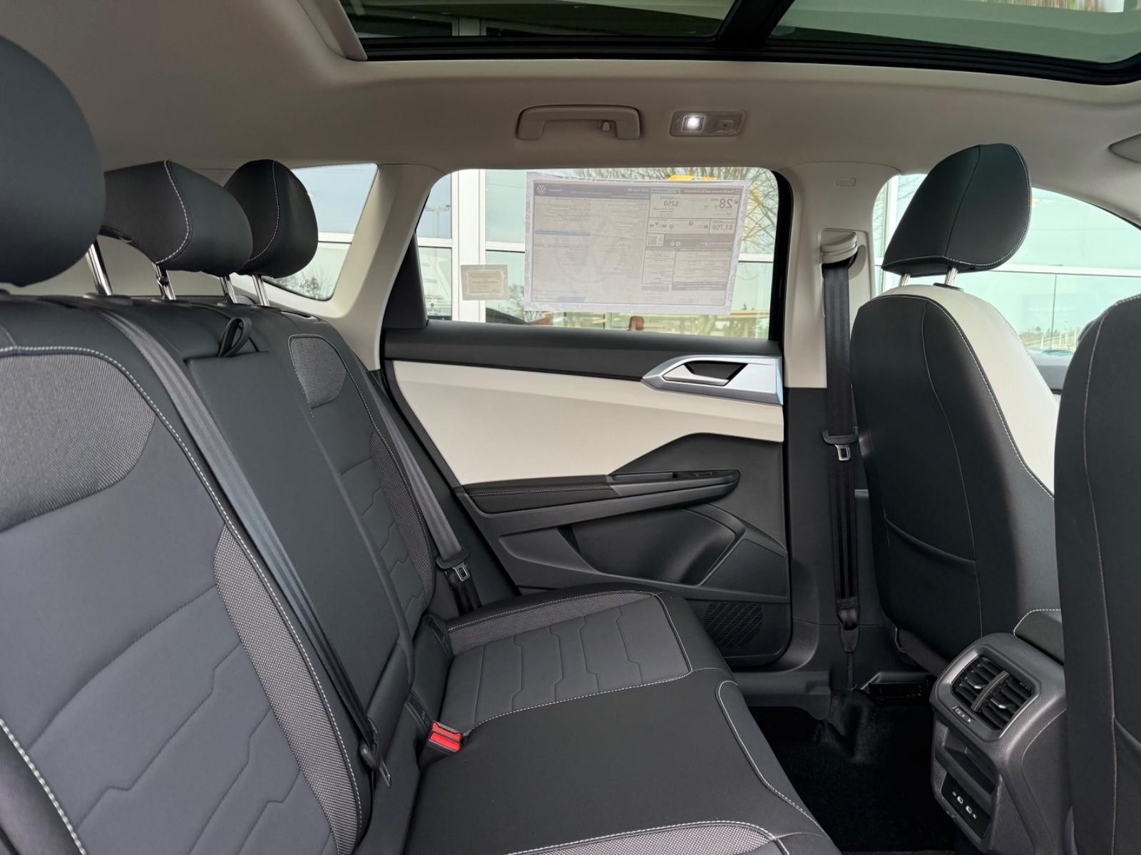 Volkswagen Taos Vehicle Image 05