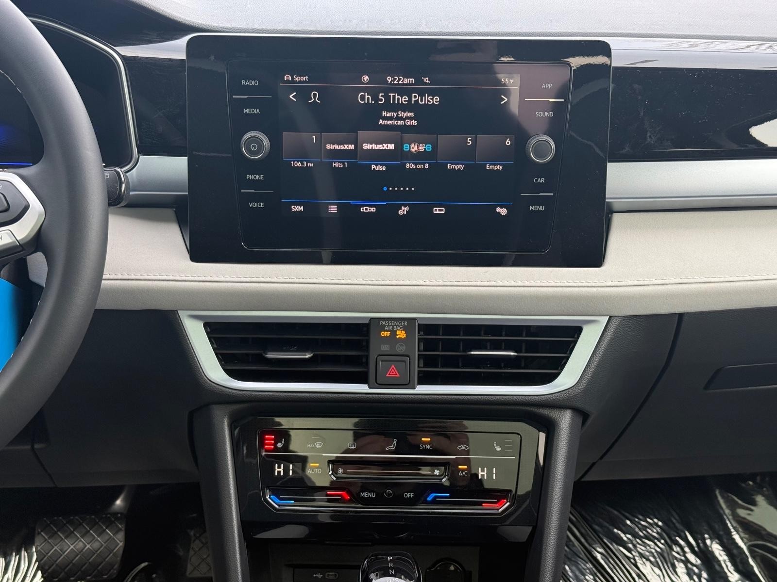 Volkswagen Taos Vehicle Image 07