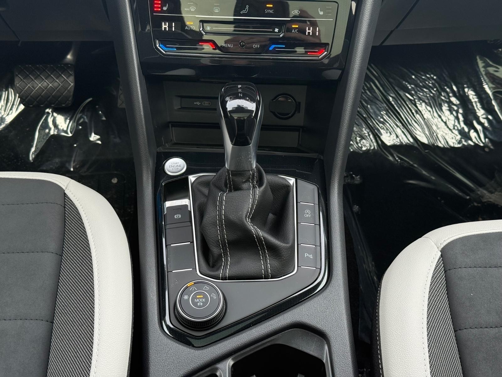 Volkswagen Taos Vehicle Image 08