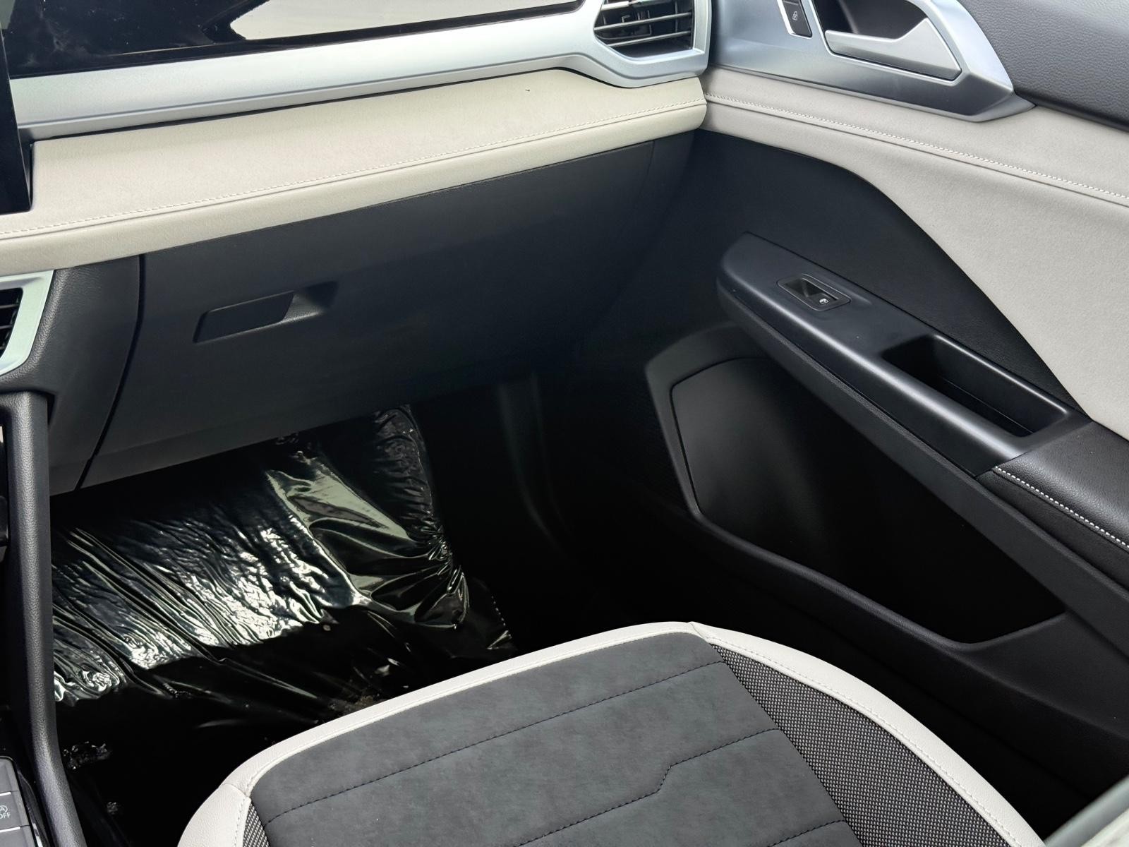 Volkswagen Taos Vehicle Image 10