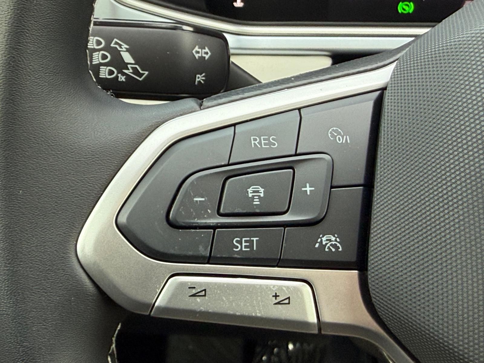 Volkswagen Taos Vehicle Image 11