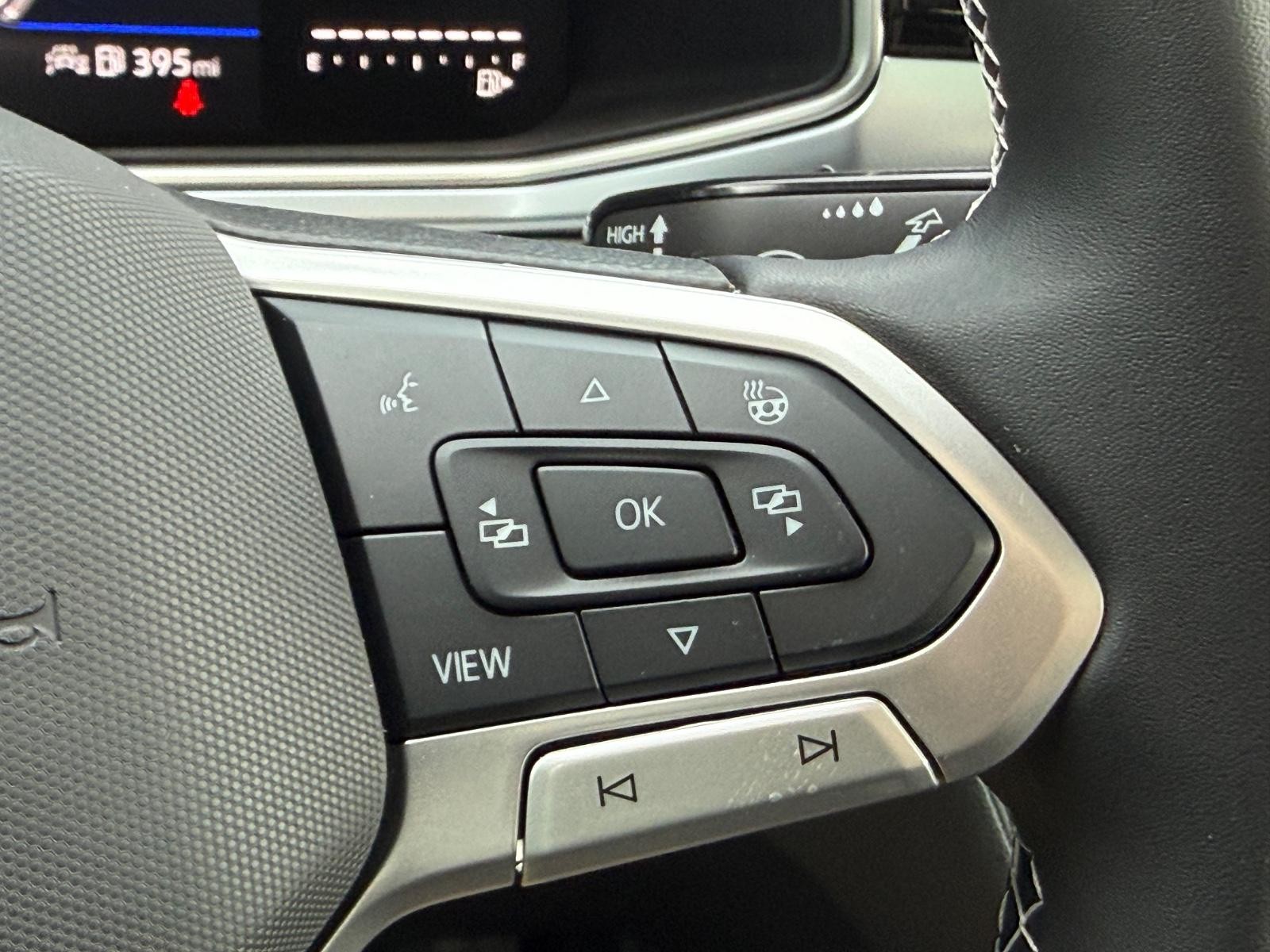 Volkswagen Taos Vehicle Image 12