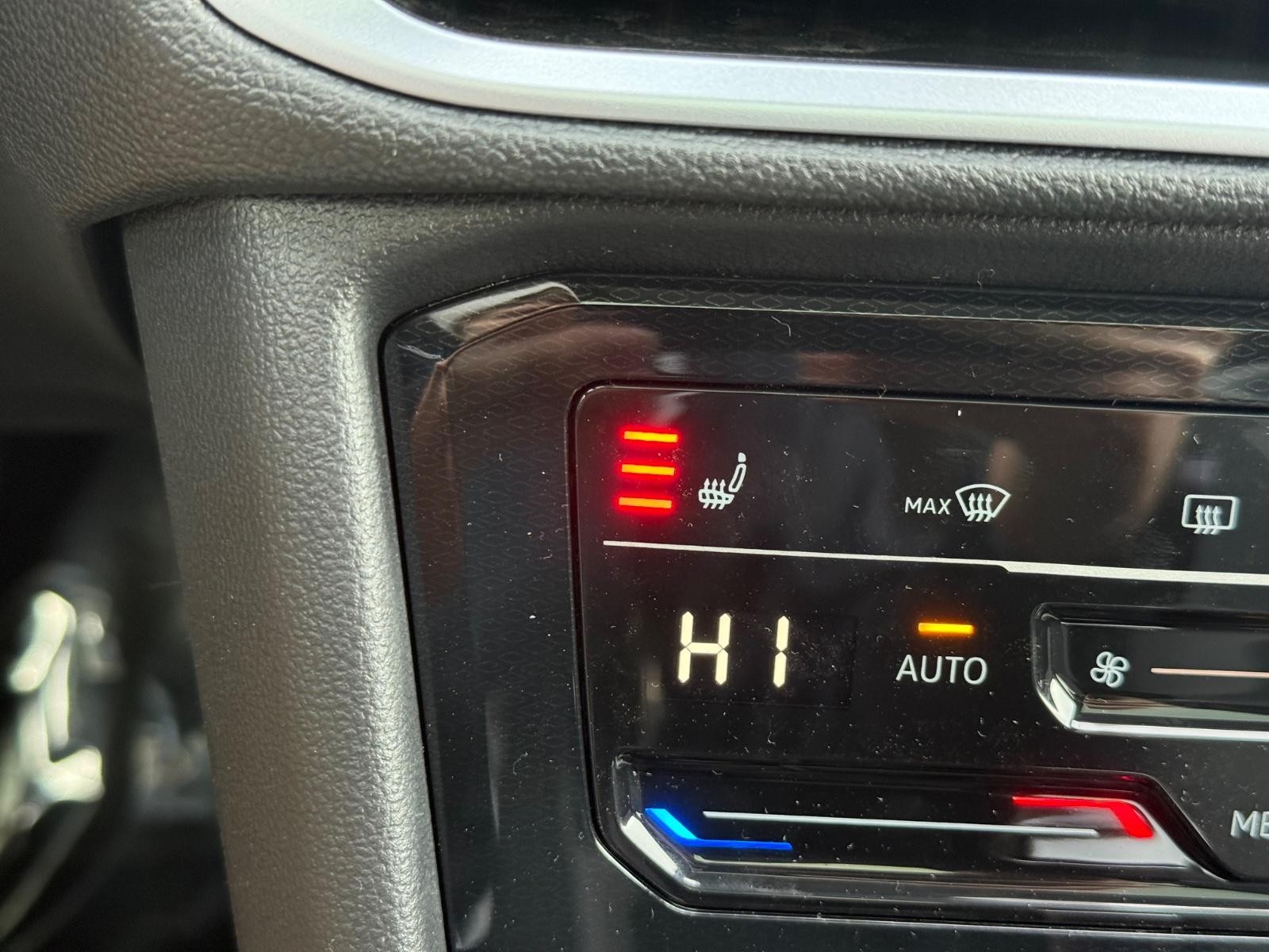 Volkswagen Taos Vehicle Image 14