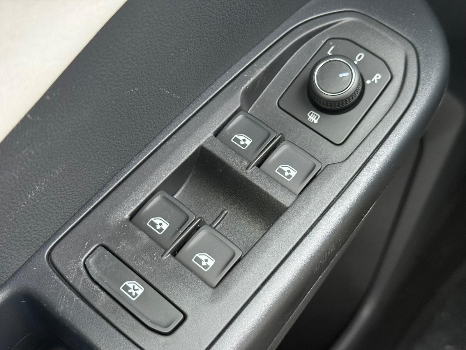 Volkswagen Taos Vehicle Image 15