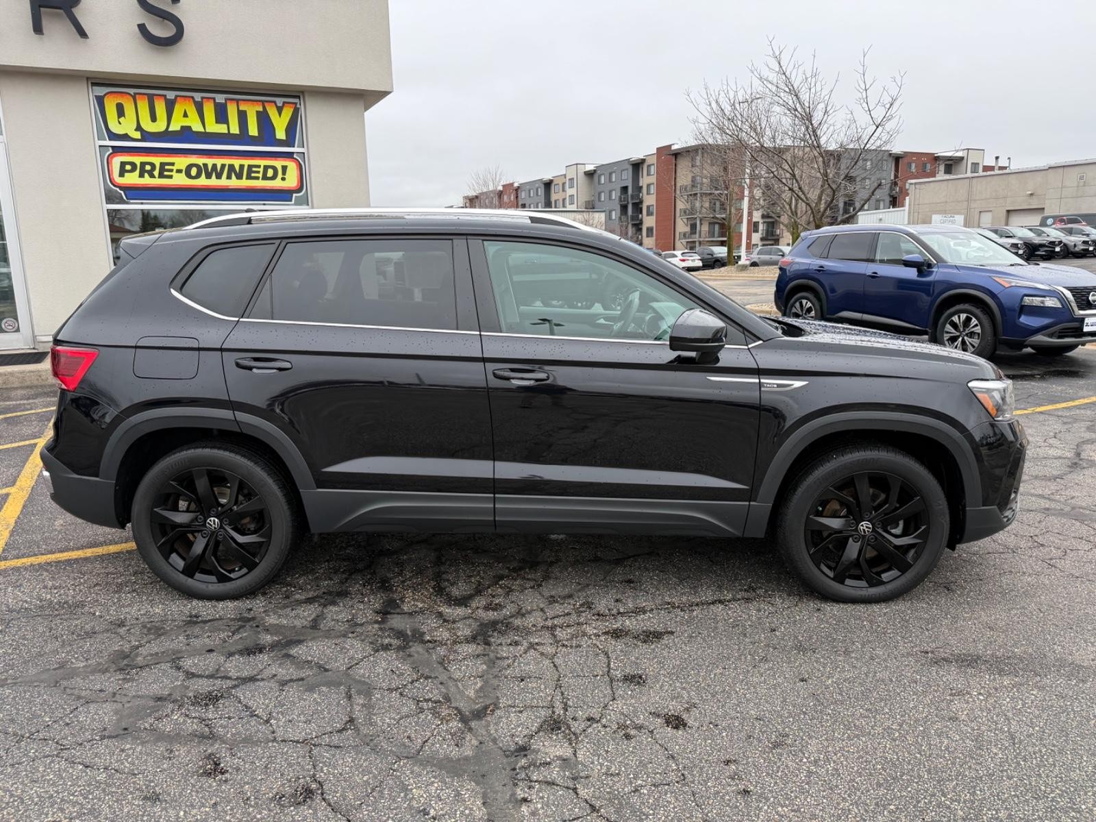 Volkswagen Taos Vehicle Image 02