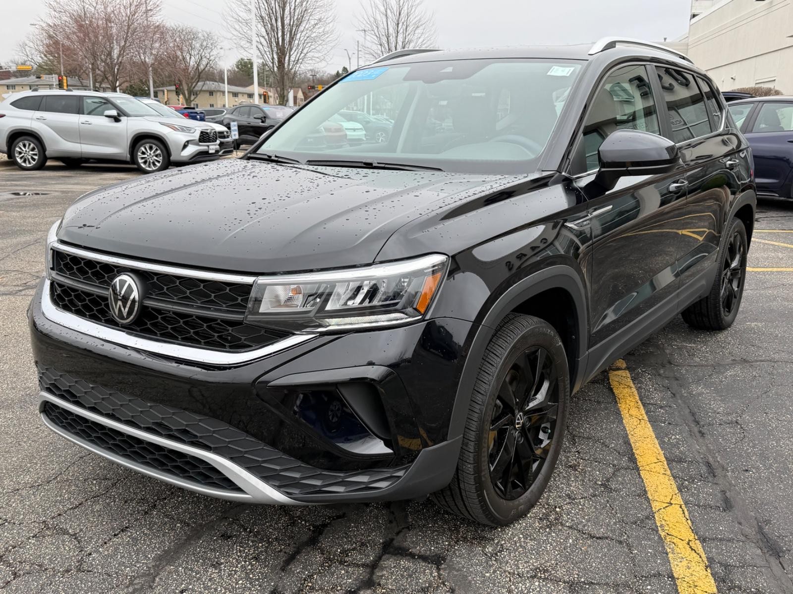 Volkswagen Taos Vehicle Image 08