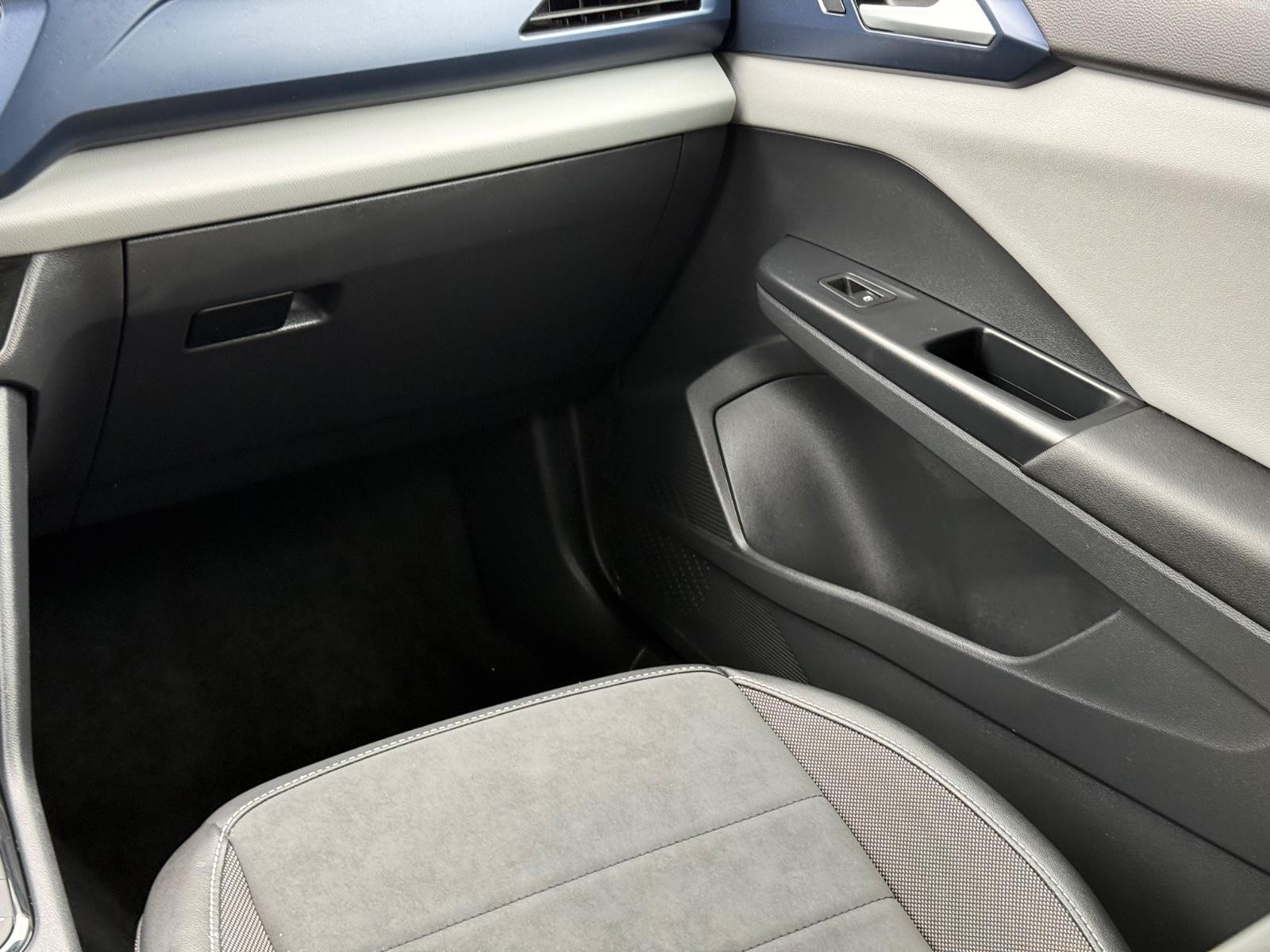 Volkswagen Taos Vehicle Image 15