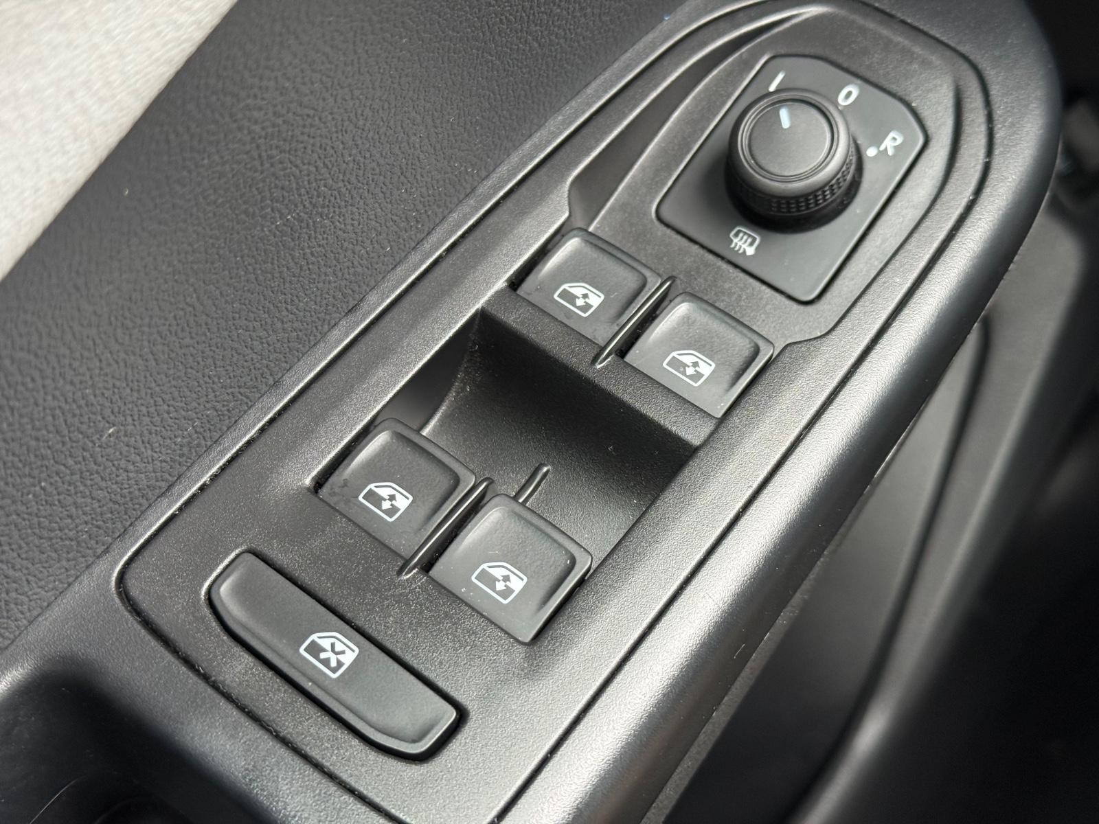 Volkswagen Taos Vehicle Image 21