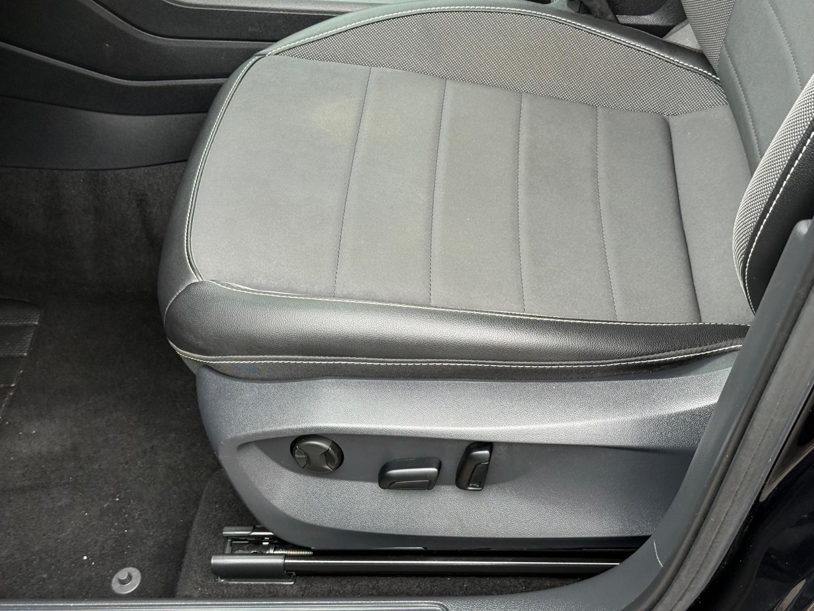 Volkswagen Taos Vehicle Image 22