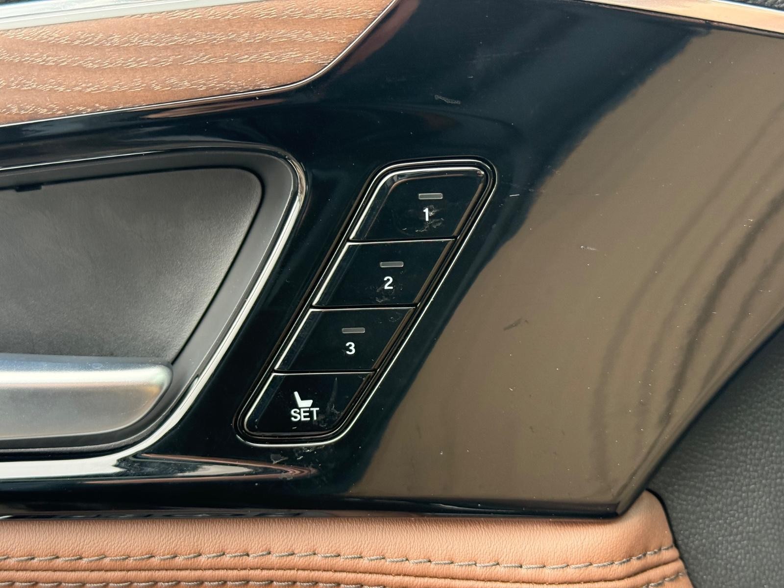 Acura MDX Vehicle Image 15