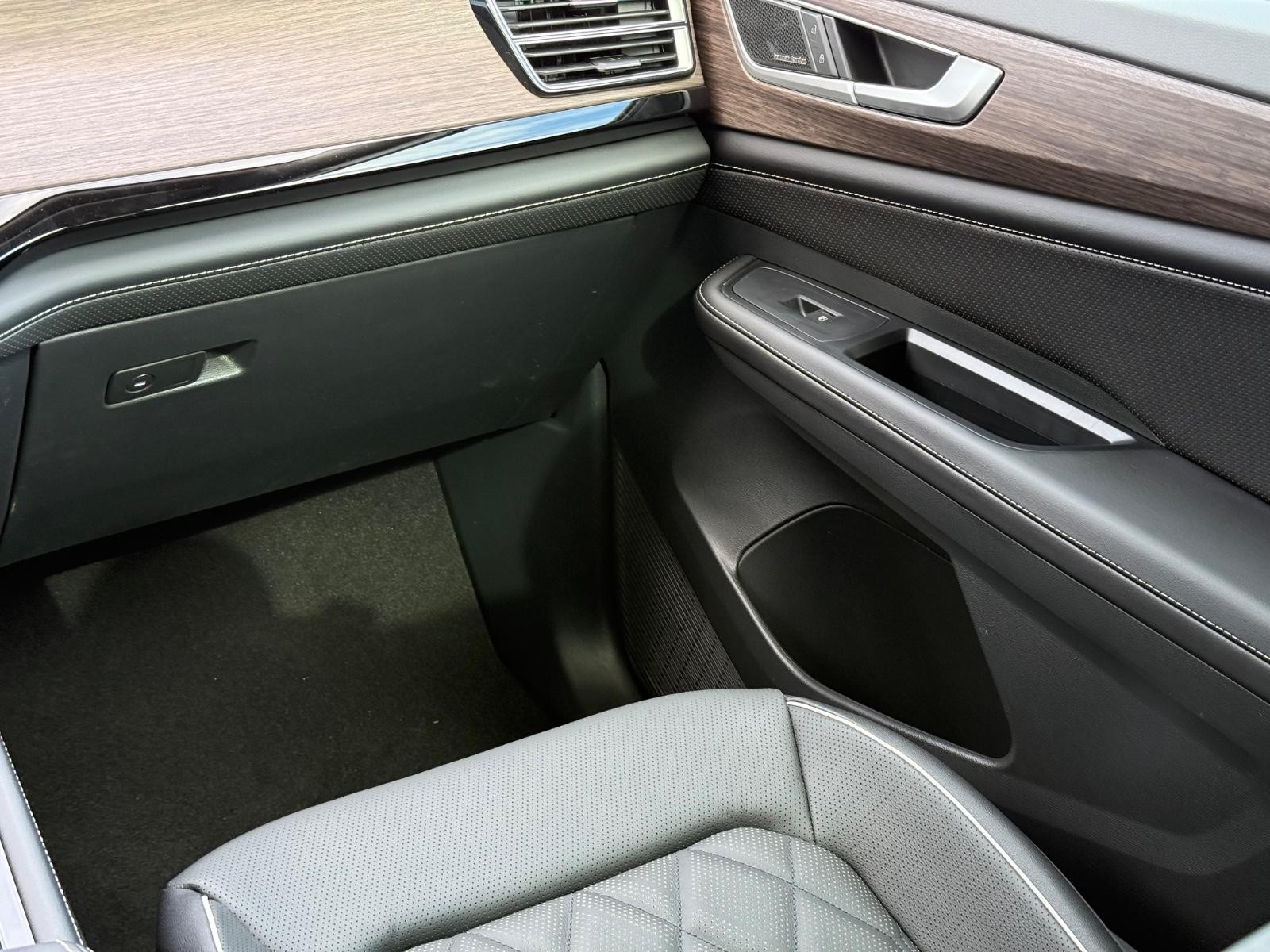 Volkswagen Atlas Vehicle Image 10