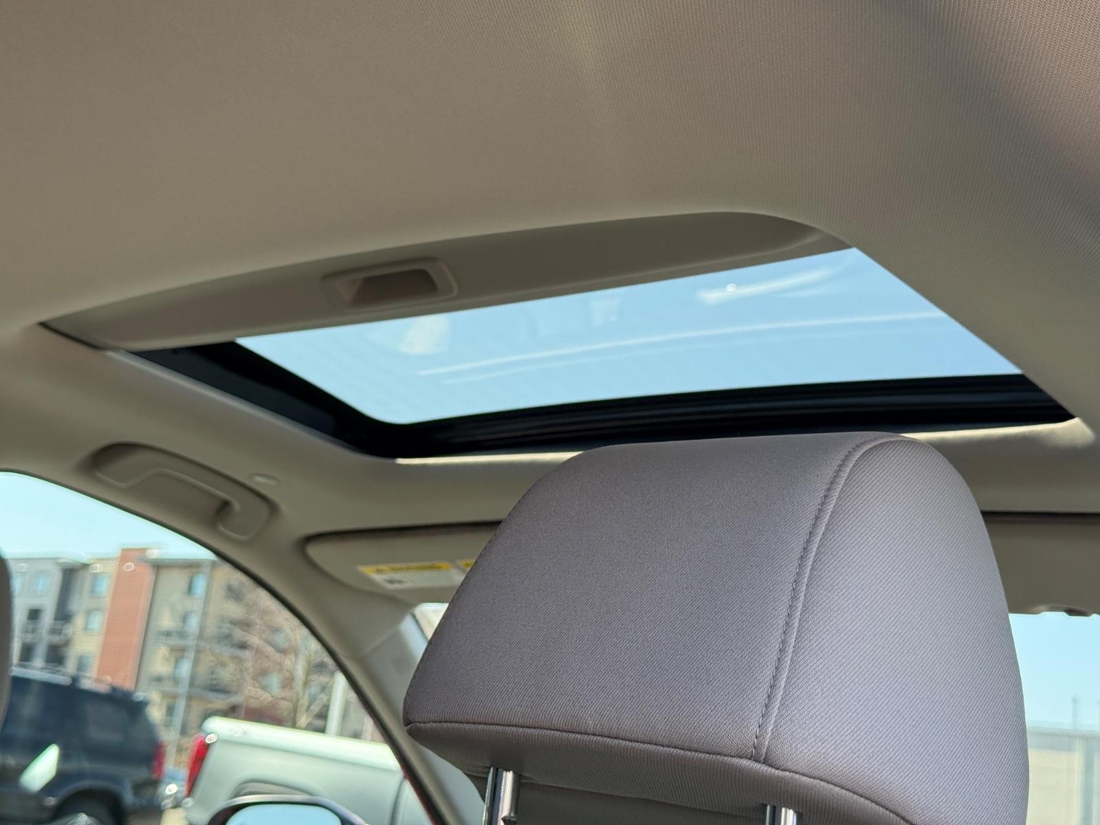 Honda CR-V Vehicle Image 11