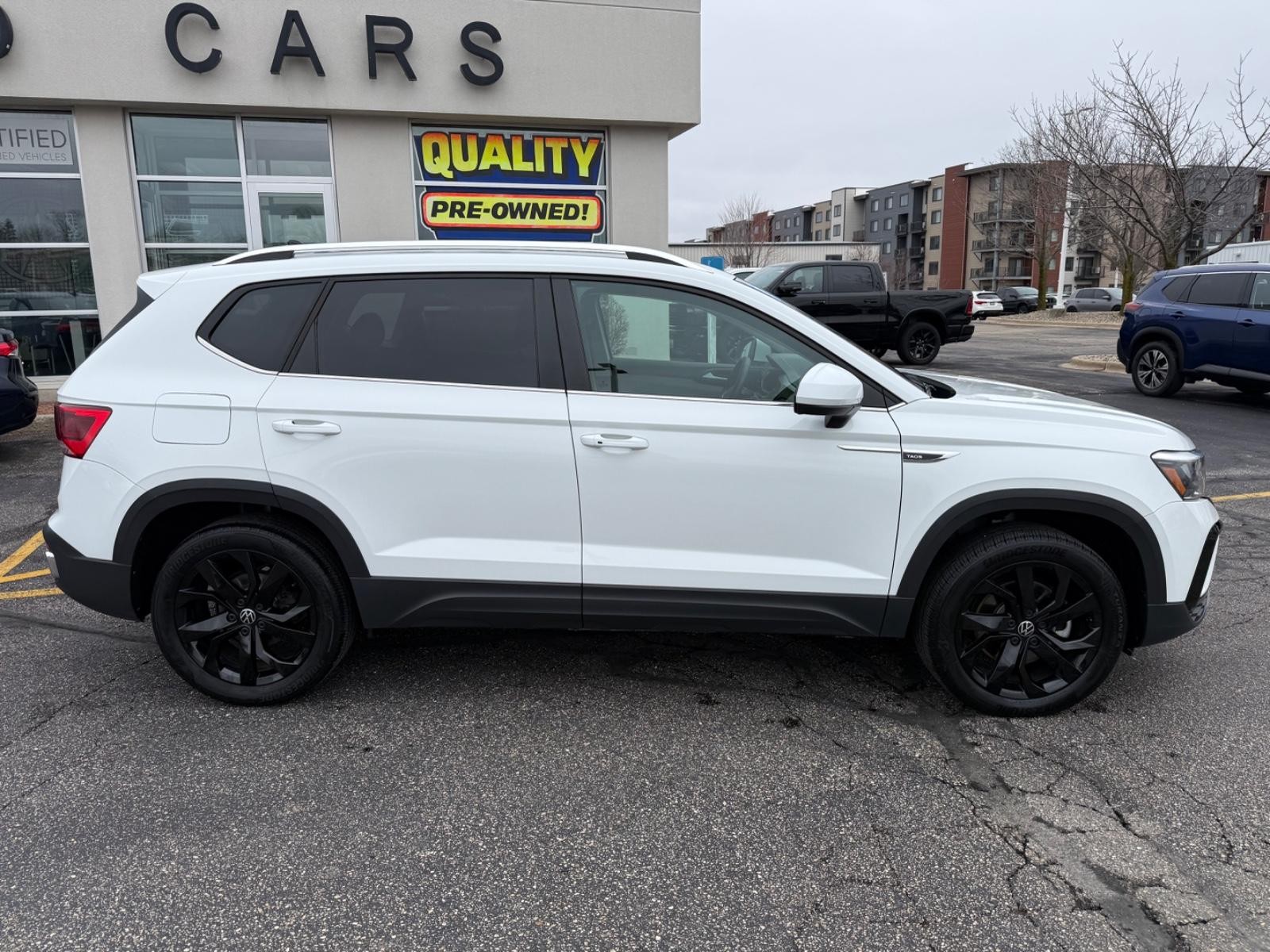 Volkswagen Taos Vehicle Image 02