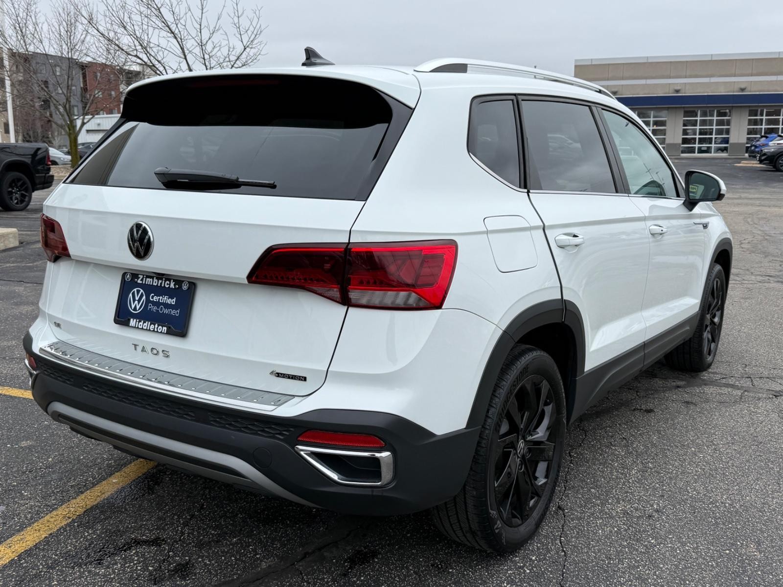 Volkswagen Taos Vehicle Image 03