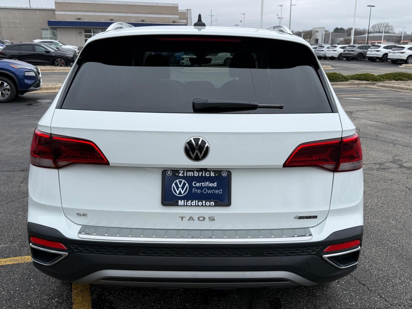 Volkswagen Taos Vehicle Image 04