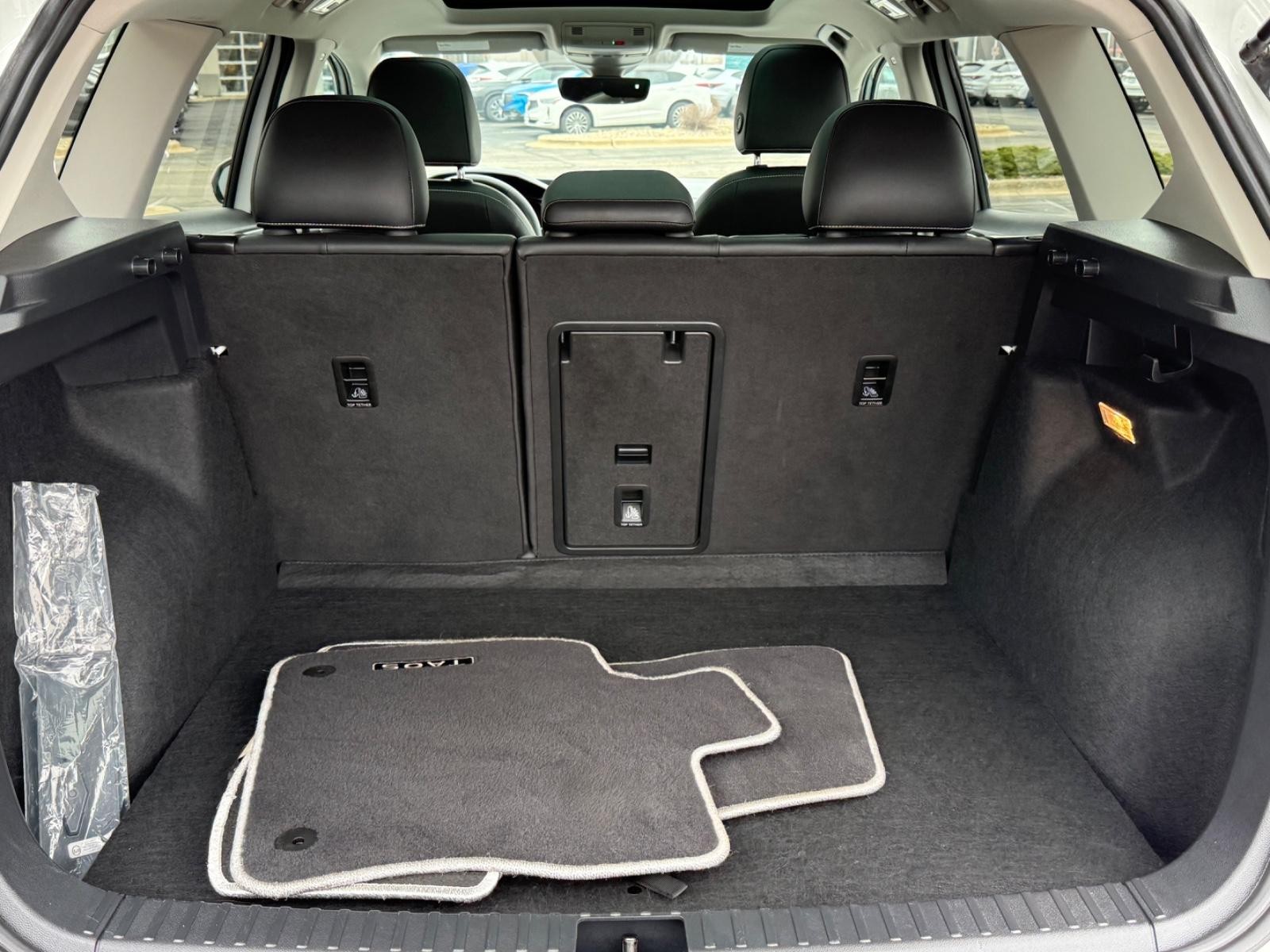 Volkswagen Taos Vehicle Image 05