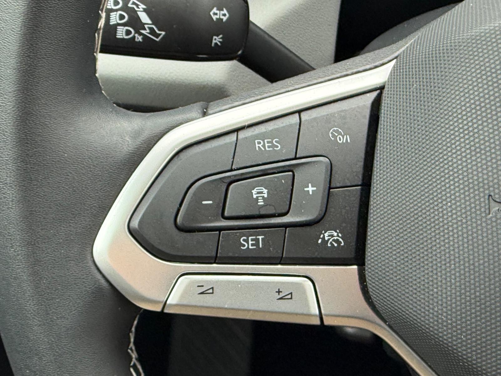 Volkswagen Taos Vehicle Image 16