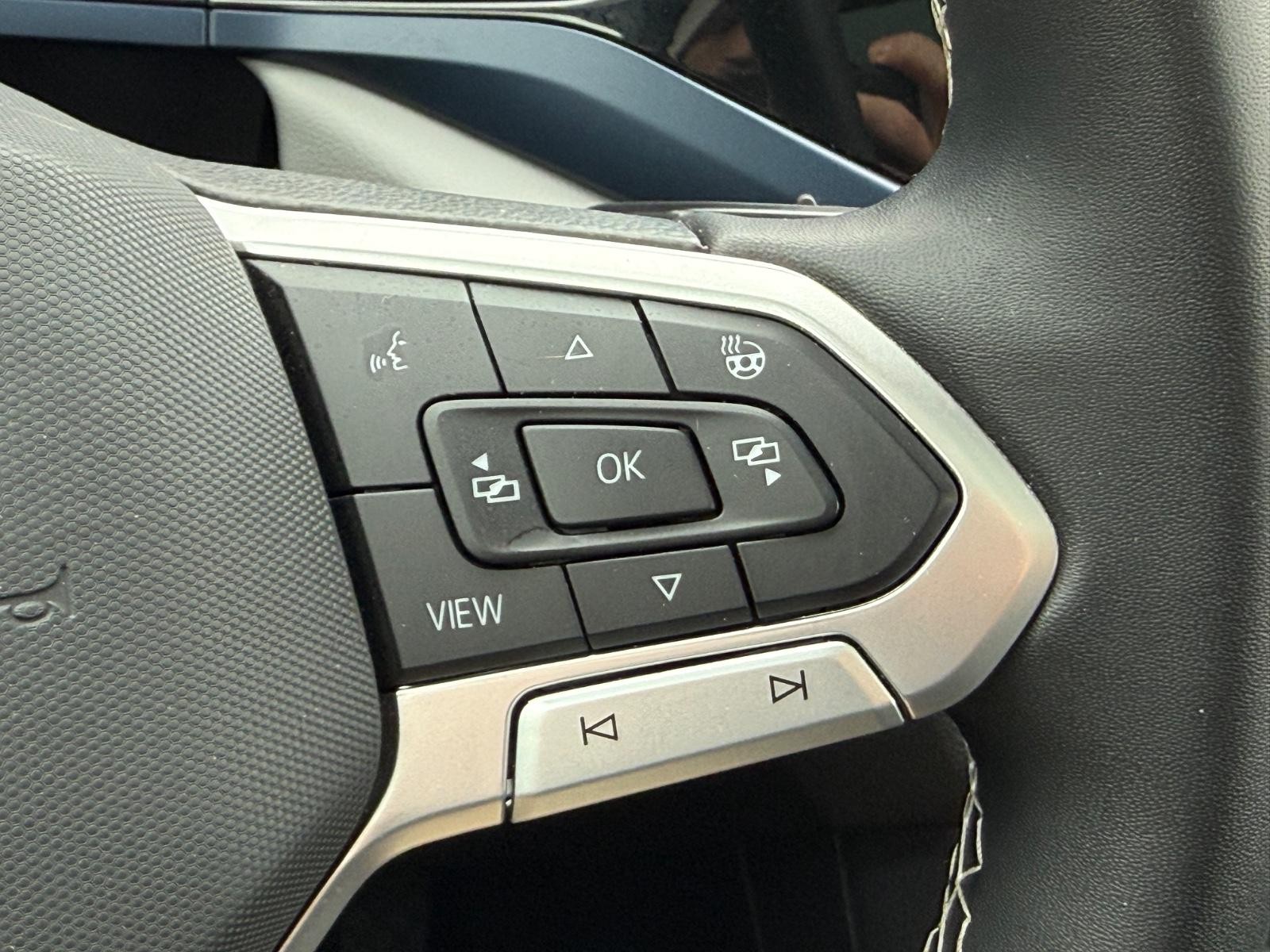 Volkswagen Taos Vehicle Image 17