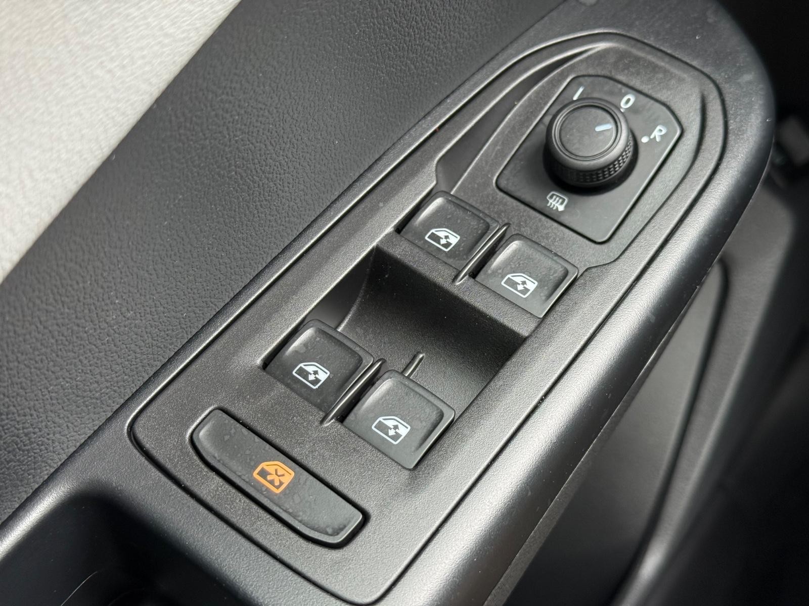 Volkswagen Taos Vehicle Image 21