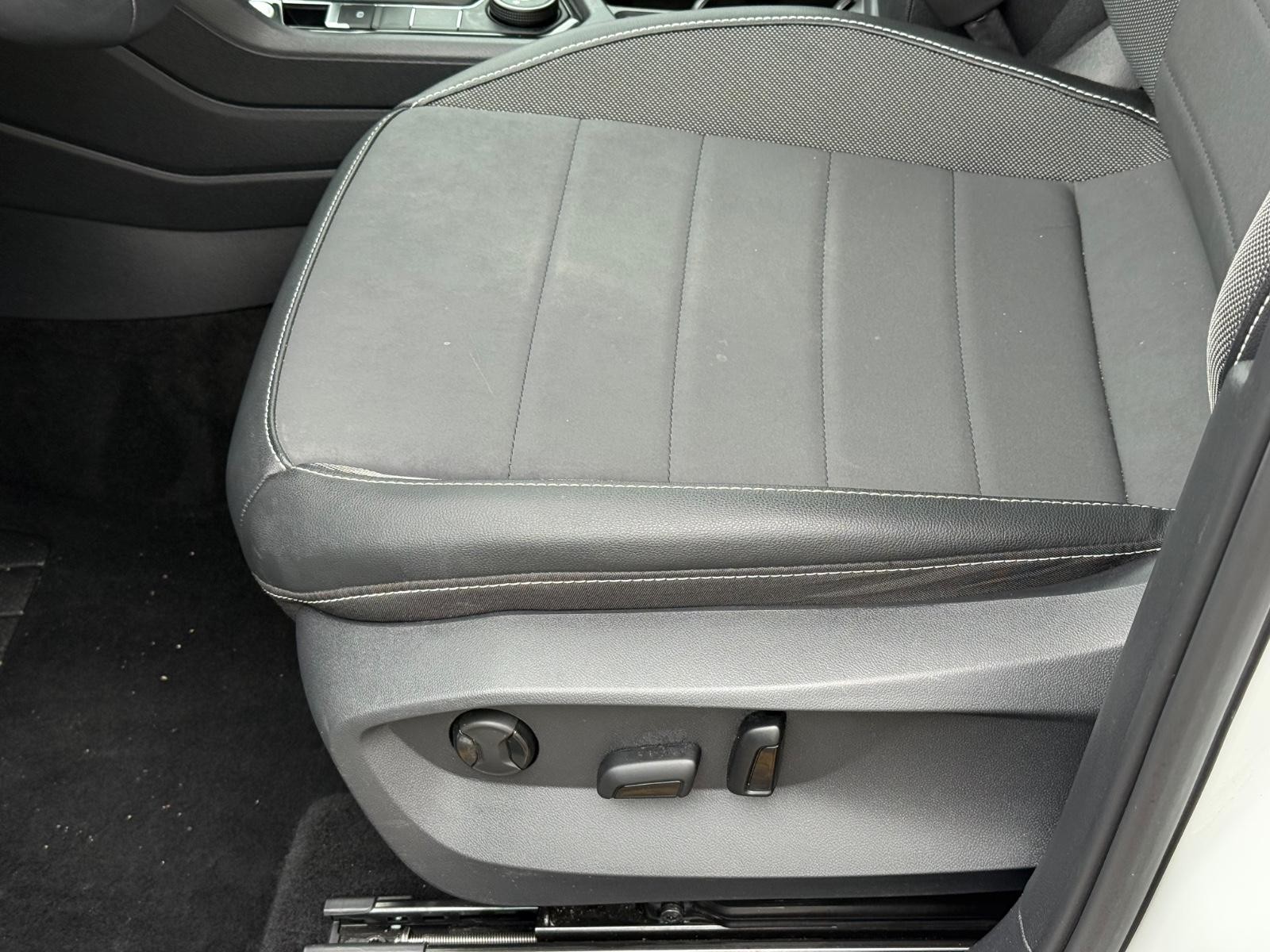 Volkswagen Taos Vehicle Image 22