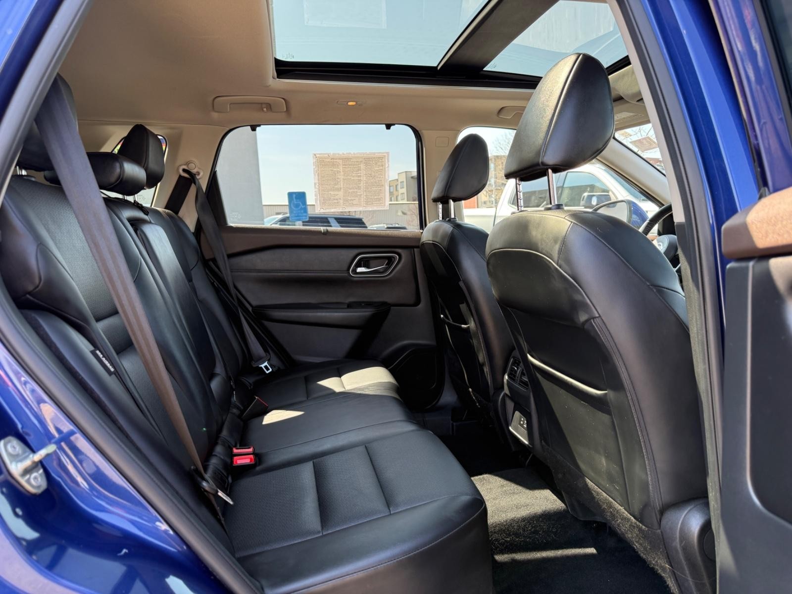 Nissan Rogue Vehicle Image 10