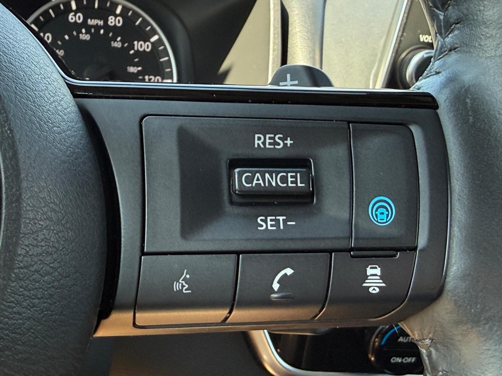 Nissan Rogue Vehicle Image 15